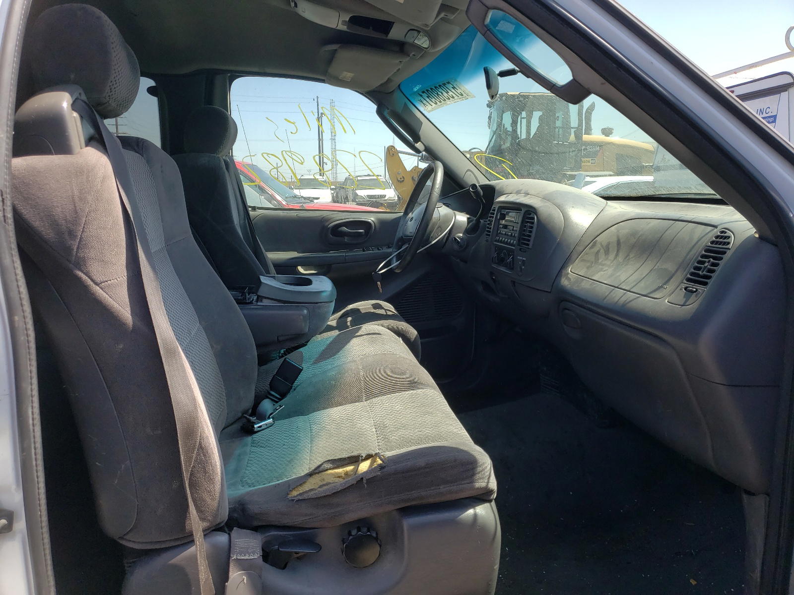 Photo 5 from auction – 2002 FORD F150 with VIN 1FTRX17W72KC52435
