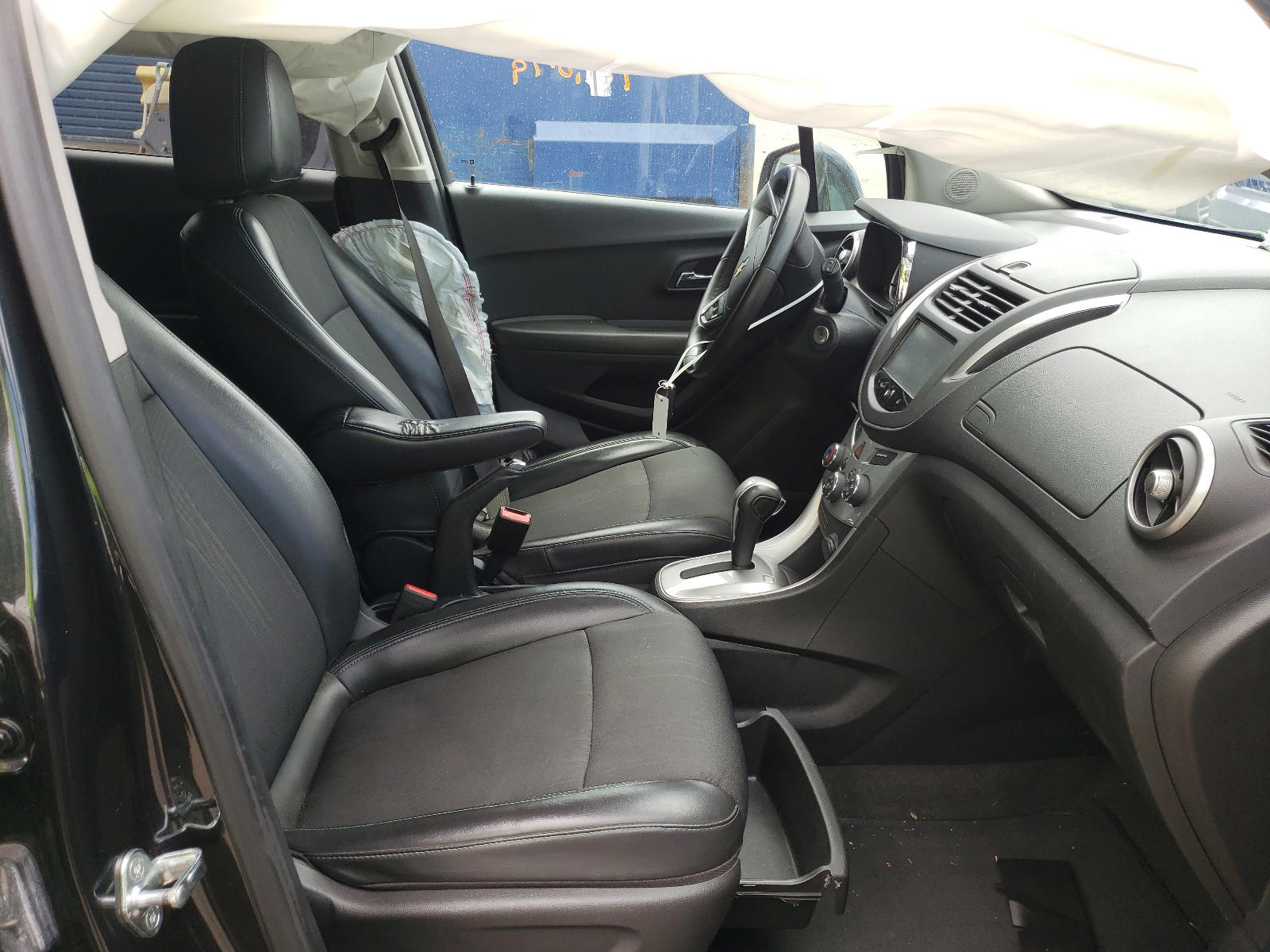 Photo 5 from auction – 2015 CHEVROLET TRAX 1LT with VIN KL7CJLSB0FB233672
