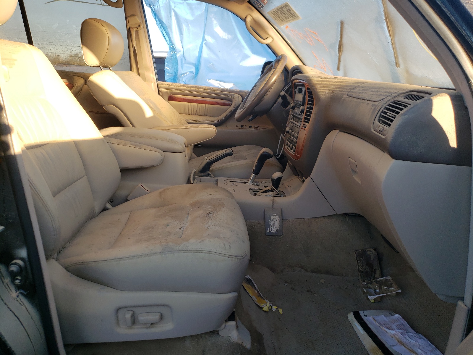 Photo 5 from auction – 1999 LEXUS LX 470 with VIN JT6HT00W4X0070990