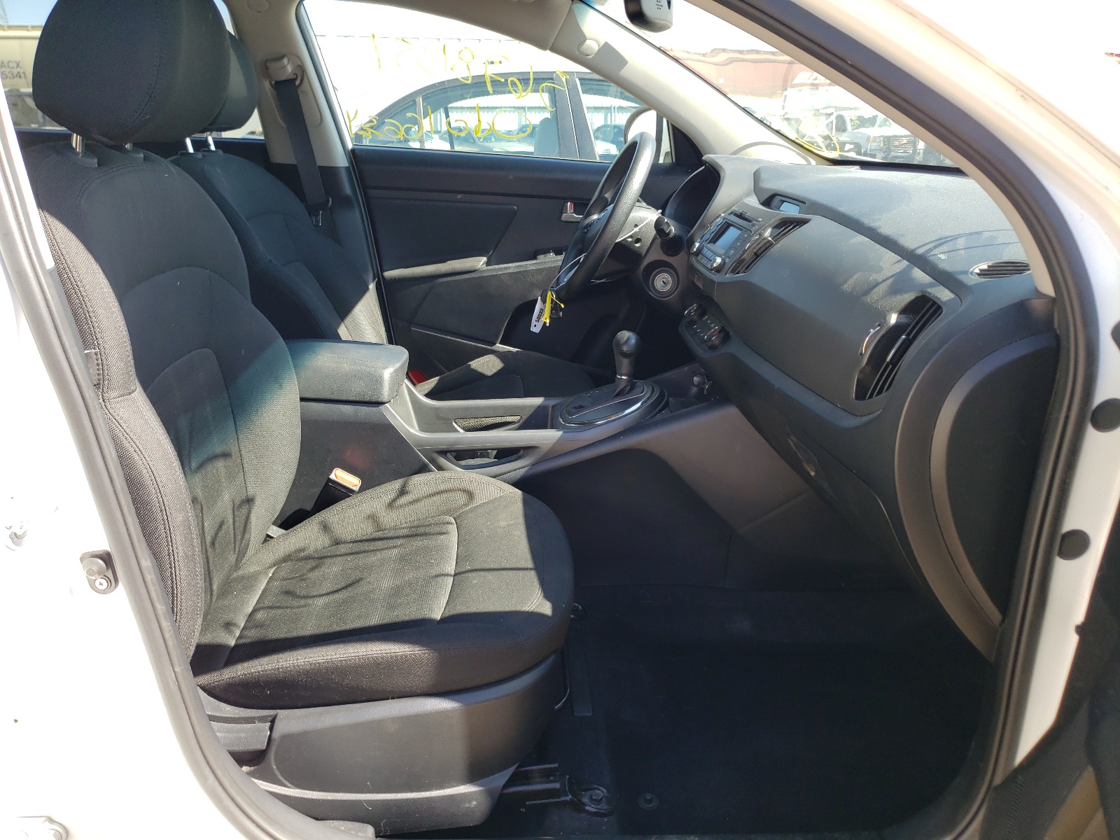 Photo 5 from auction – 2011 KIA SPORTAGE L with VIN KNDPBCA25B7079363