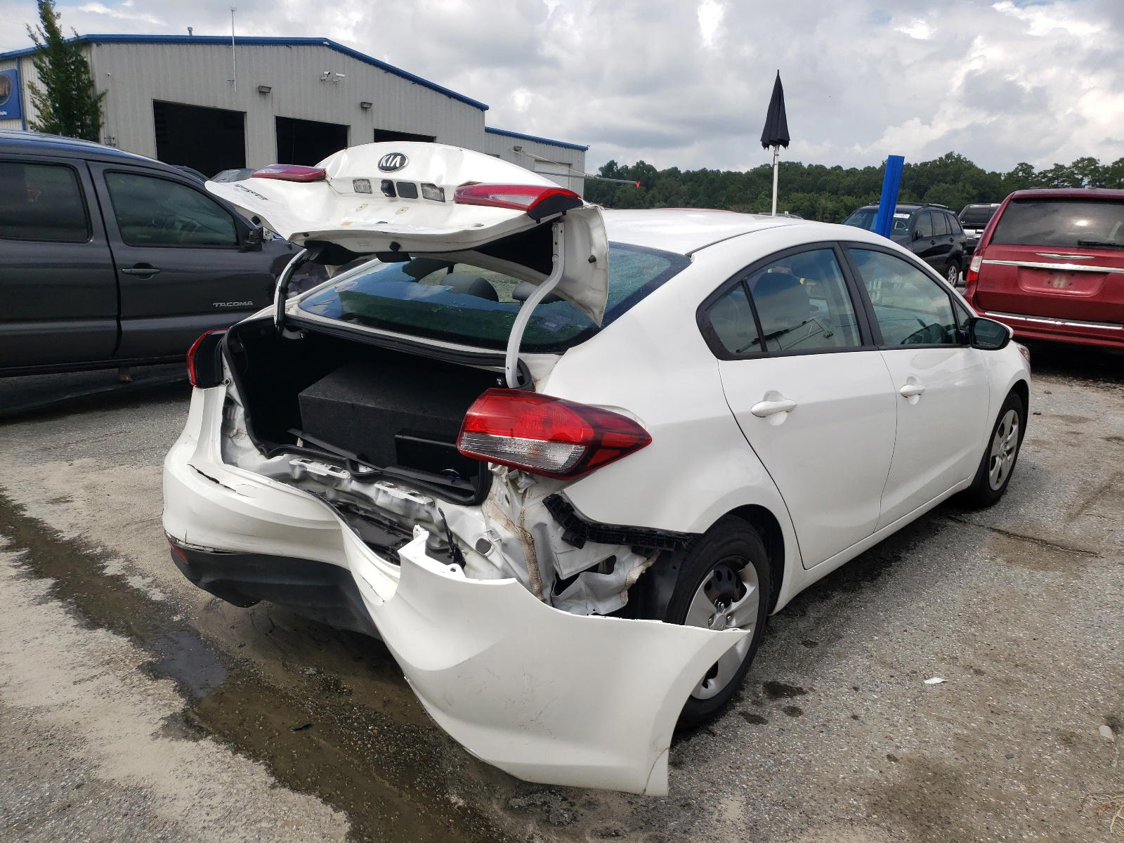 Photo 4 from auction – 2017 KIA FORTE LX with VIN 3KPFL4A73HE035834