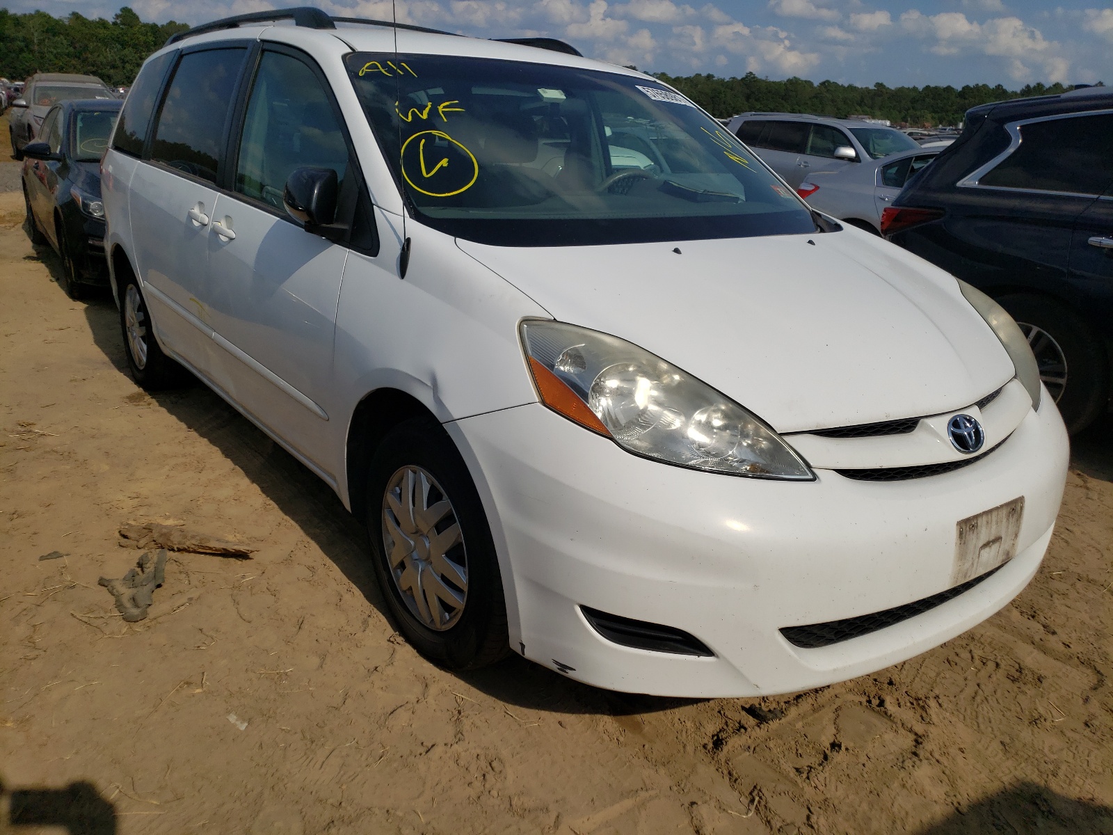 Photo 1 from auction – 2010 TOYOTA SIENNA CE with VIN 5TDKK4CC3AS307029