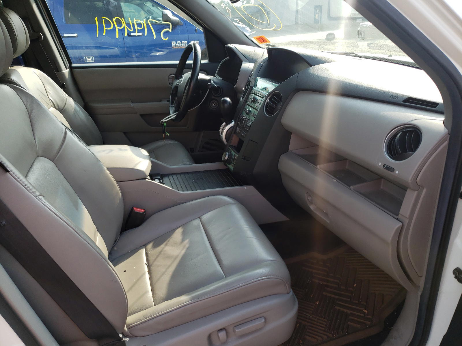 Photo 5 from auction – 2011 HONDA PILOT TOUR with VIN 5FNYF4H95BB086812