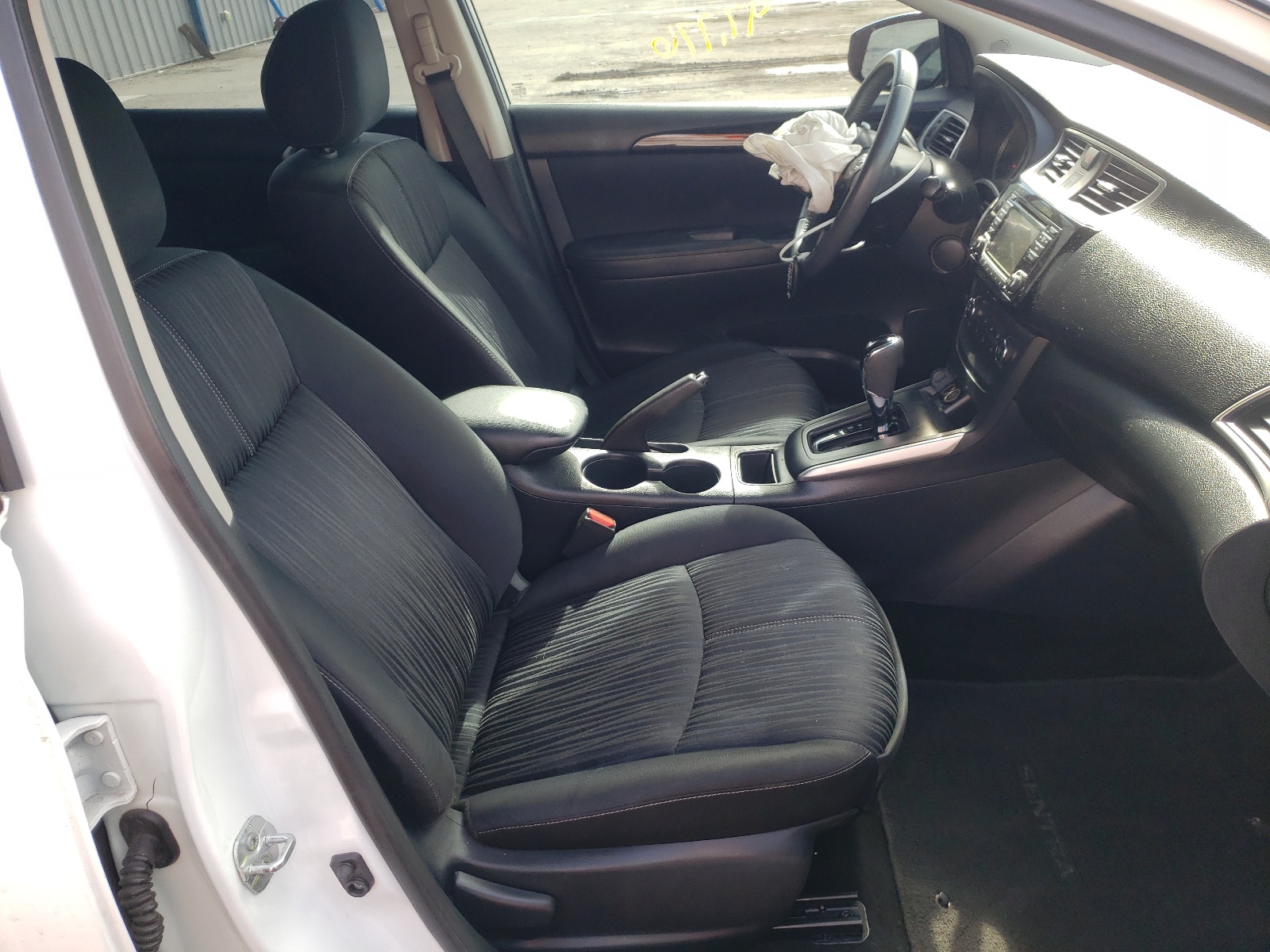 Photo 5 from auction – 2016 NISSAN SENTRA S with VIN 3N1AB7AP7GY240328