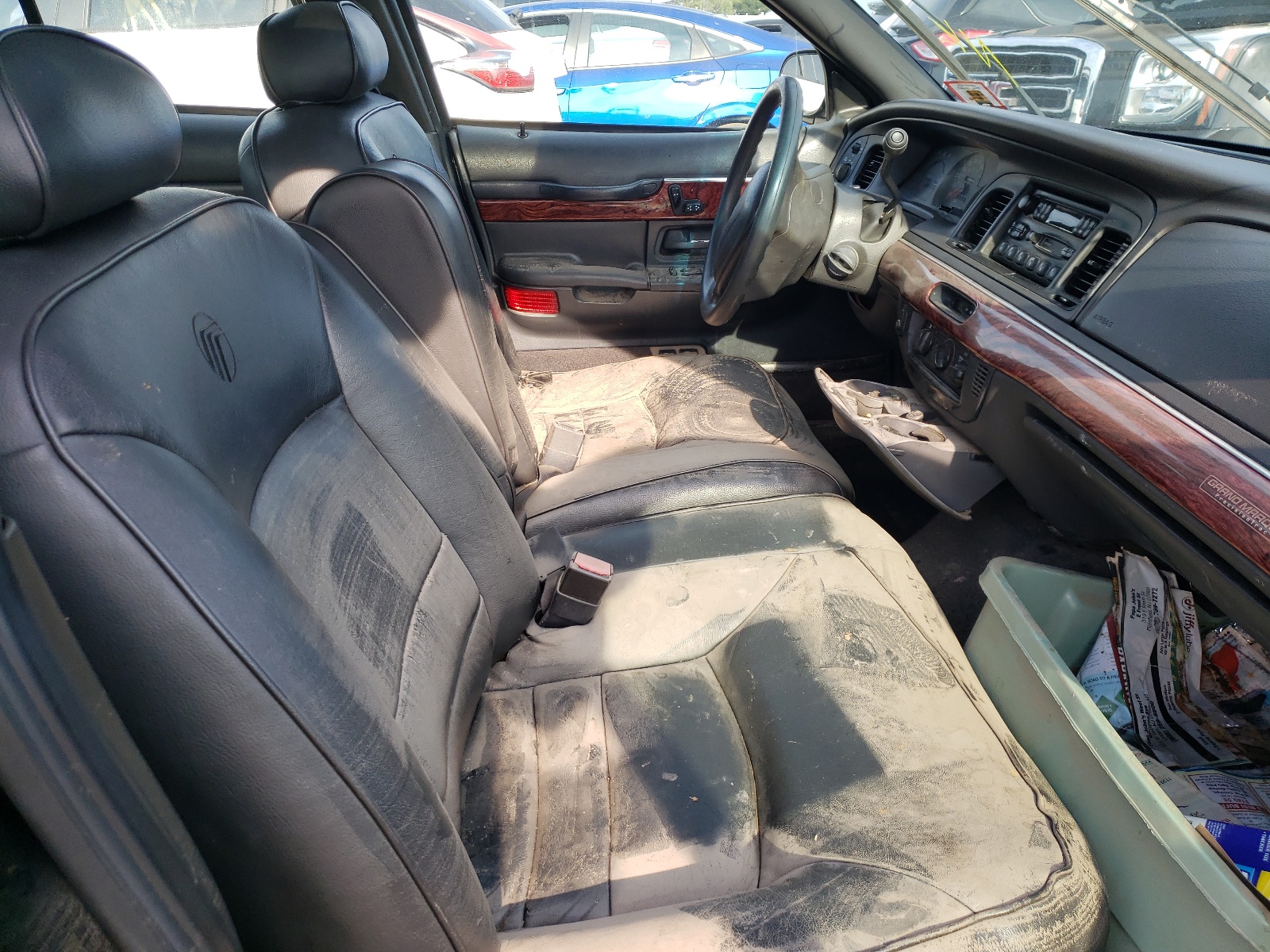 Photo 5 from auction – 2001 MERCURY GRAND MARQ with VIN 2MEFM74W31X700280