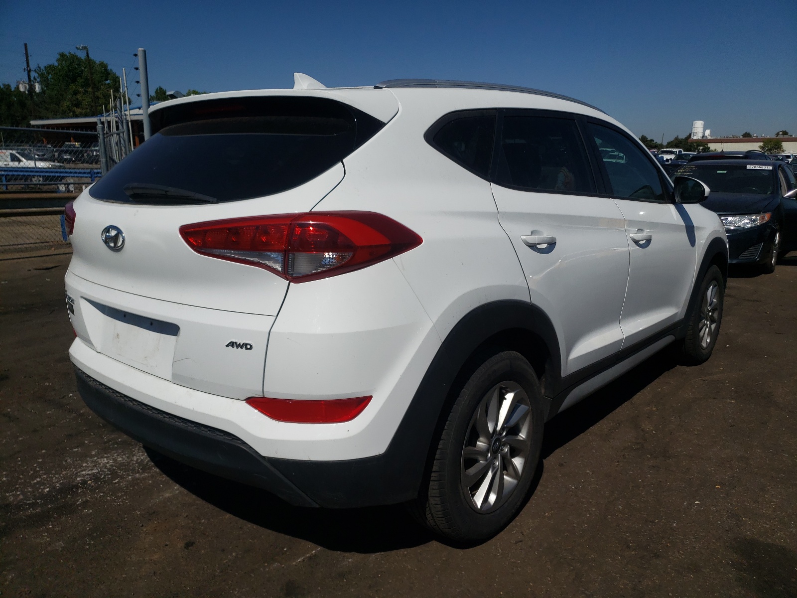 Photo 4 from auction – 2018 HYUNDAI TUCSON SEL with VIN KM8J3CA4XJU615577
