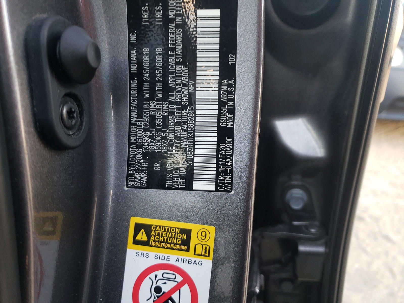 Photo 10 from auction – 2018 TOYOTA HIGHLANDER with VIN 5TDBZRFH3JS882845