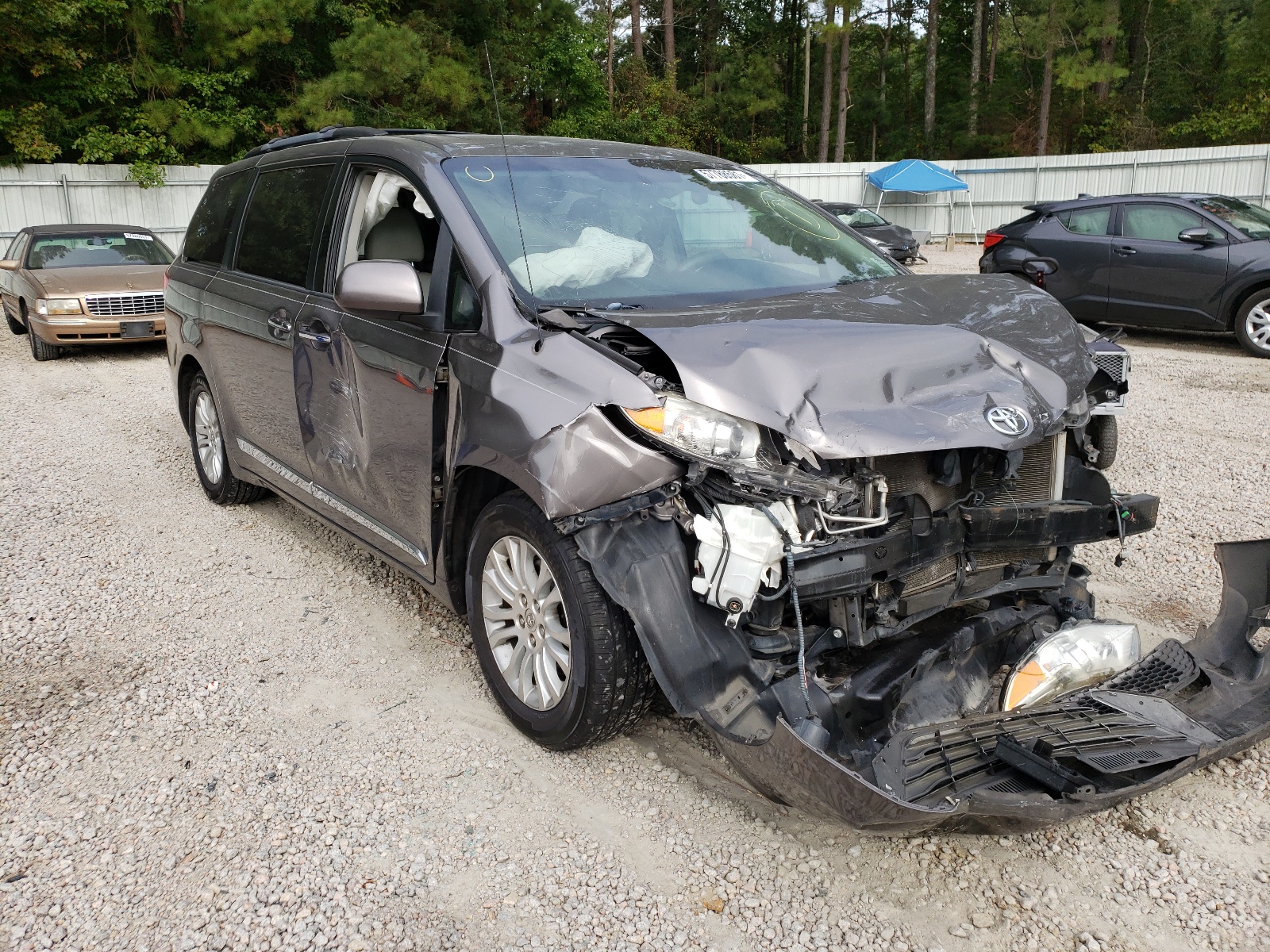 TOYOTA SIENNA XLE 2014 with VIN 5TDYK3DCXES427578 - Photo from auction
