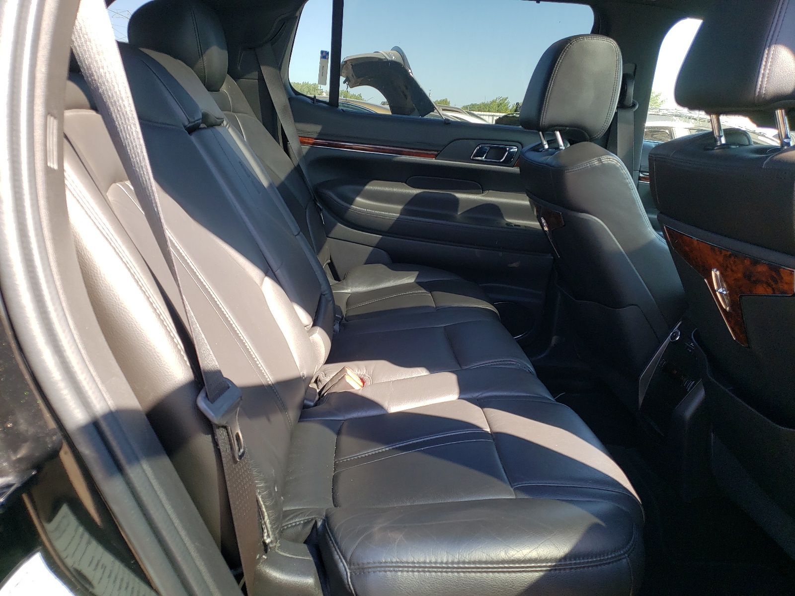 Photo 6 from auction – 2015 LINCOLN MKT with VIN 2LMHJ5NK8FBL04160