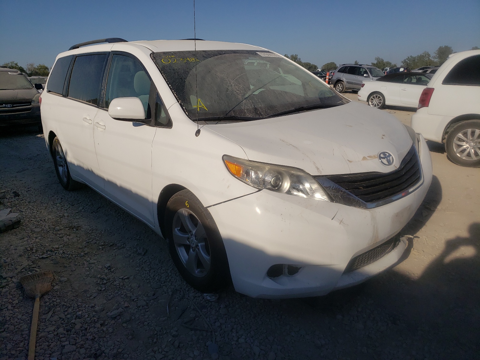 Photo 1 from auction – 2011 TOYOTA SIENNA LE with VIN 5TDKK3DC0BS023481