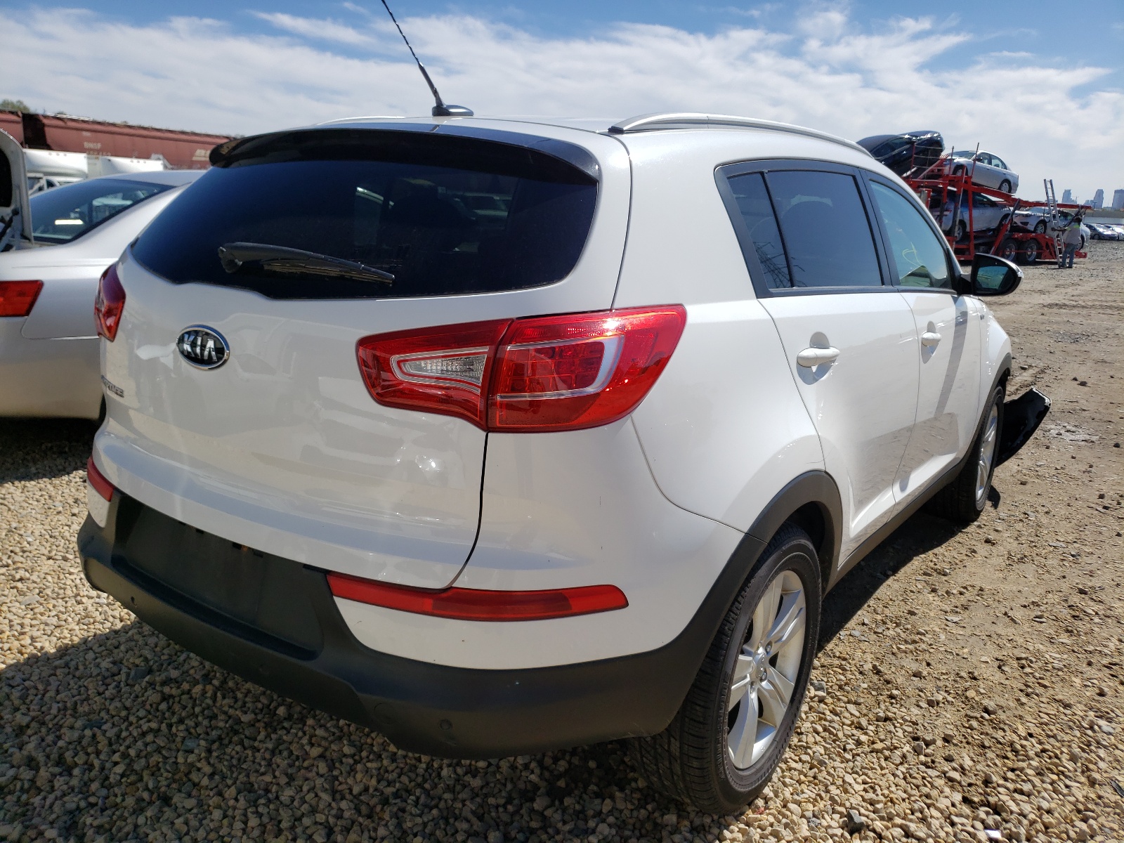 Photo 4 from auction – 2011 KIA SPORTAGE L with VIN KNDPBCA25B7079363