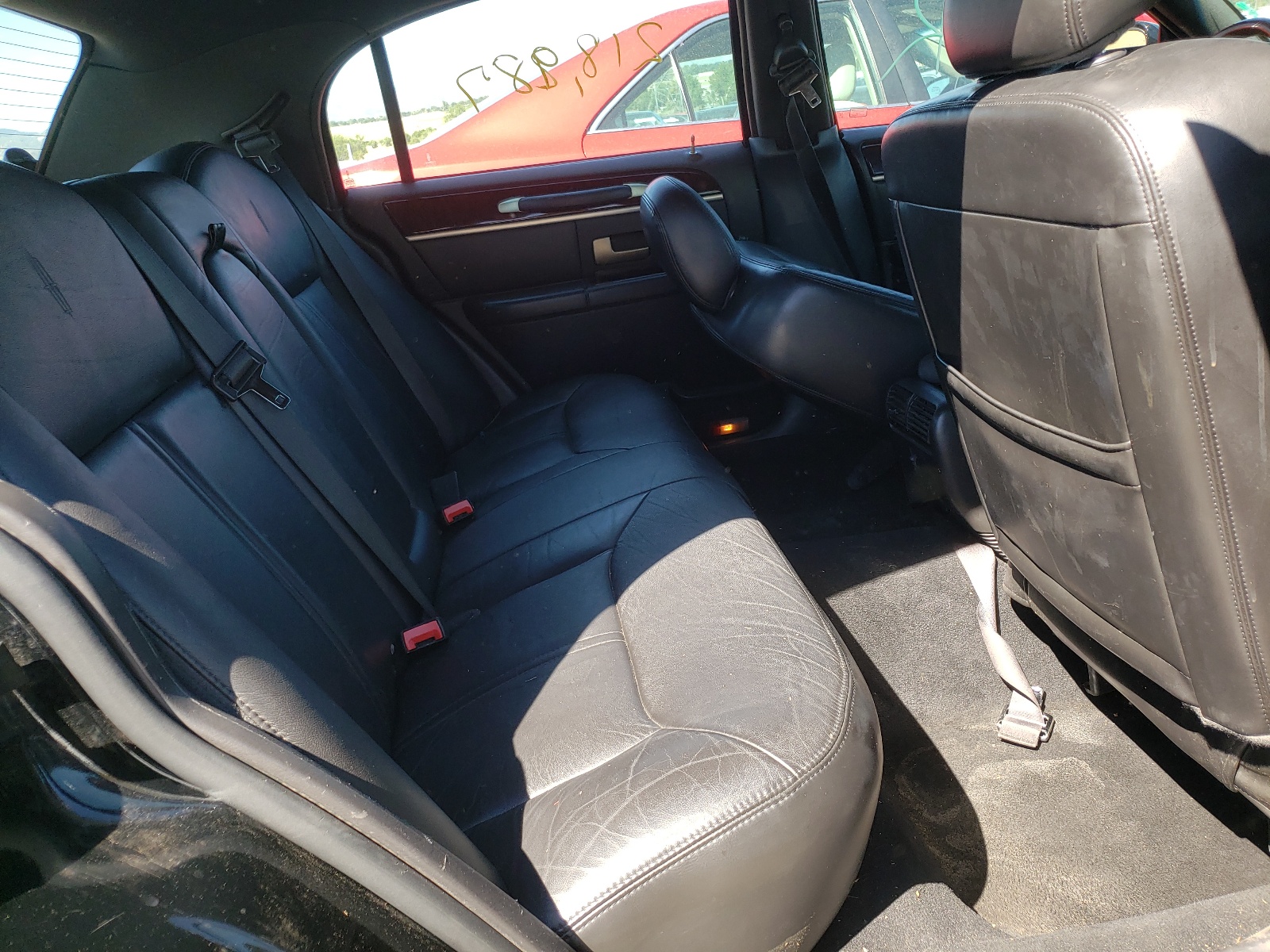 Photo 6 from auction – 2008 LINCOLN TOWN CAR S with VIN 2LNHM82V18X649734