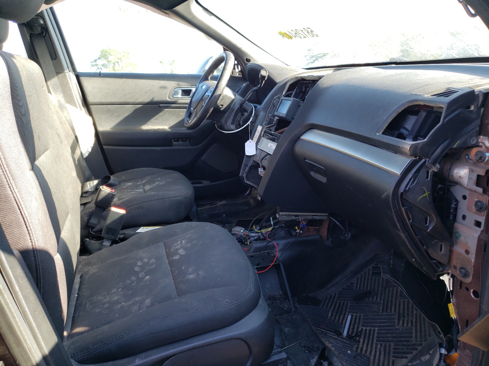 Photo 5 from auction – 2017 FORD EXPLORER P with VIN 1FM5K8ARXHGB65578