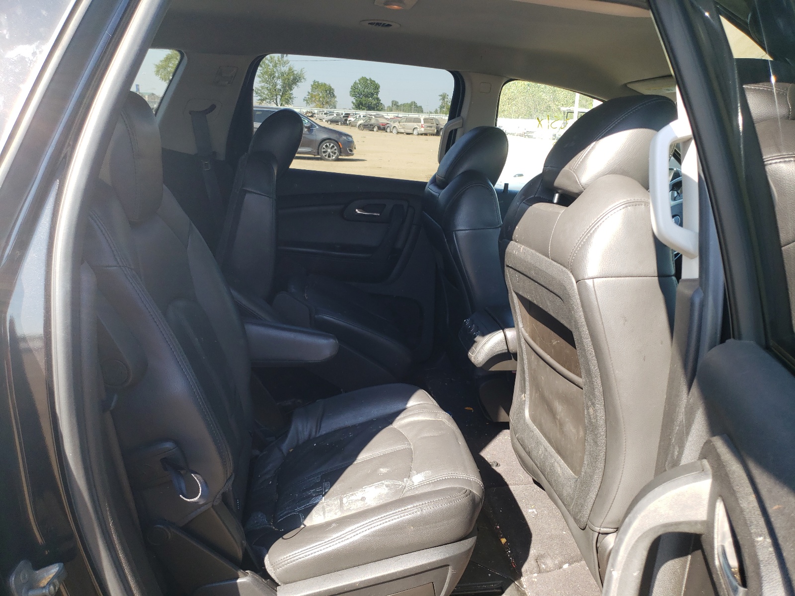 Photo 6 from auction – 2010 CHEVROLET TRAVERSE L with VIN 1GNLRFEDXAJ233324