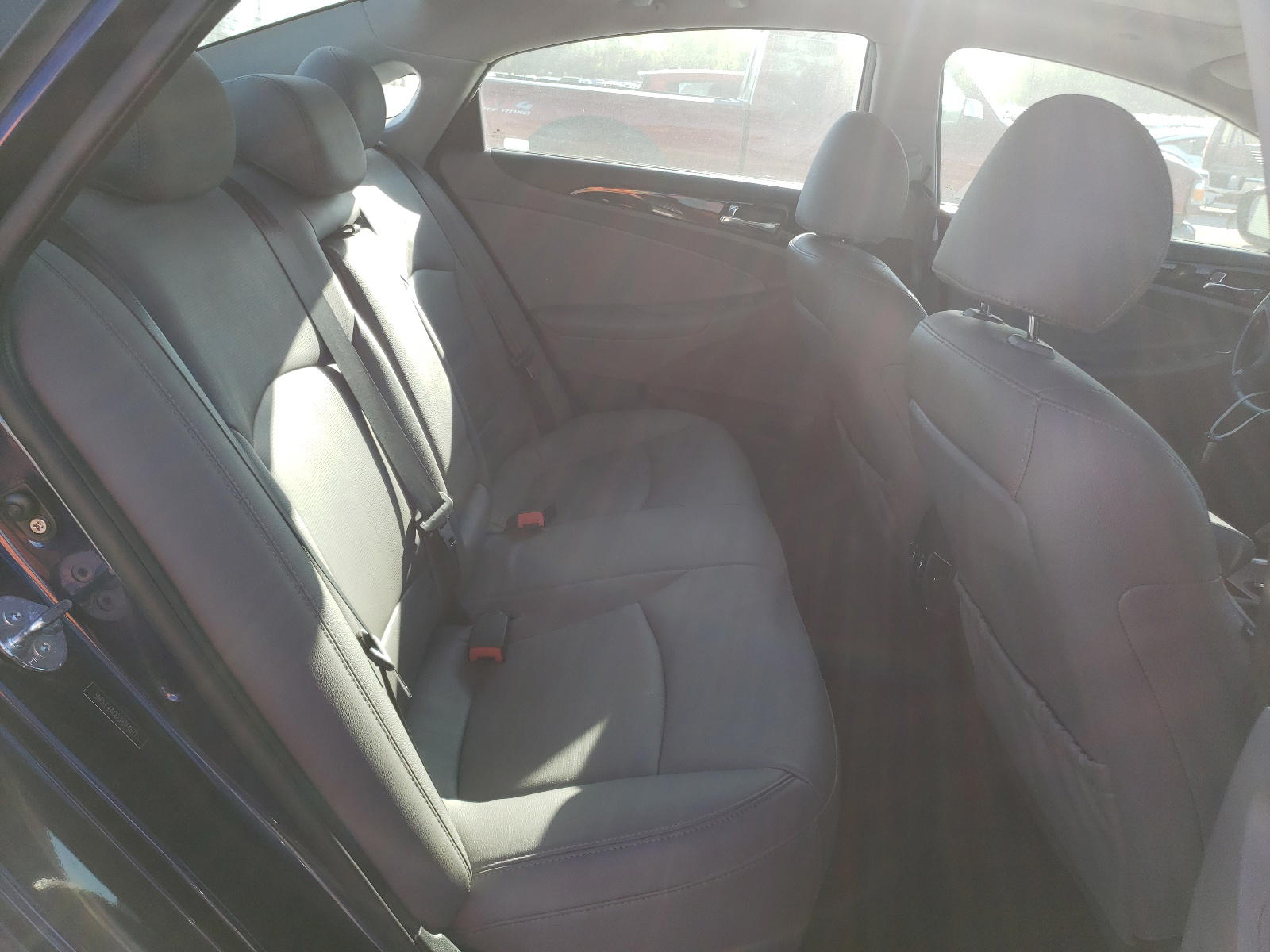 Photo 6 from auction – 2012 HYUNDAI SONATA SE with VIN 5NPEC4AC6CH314871