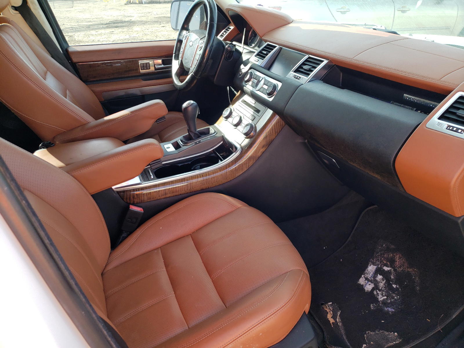 Photo 5 from auction – 2011 LAND ROVER RANGE ROVE with VIN SALSK2D4XBA707138