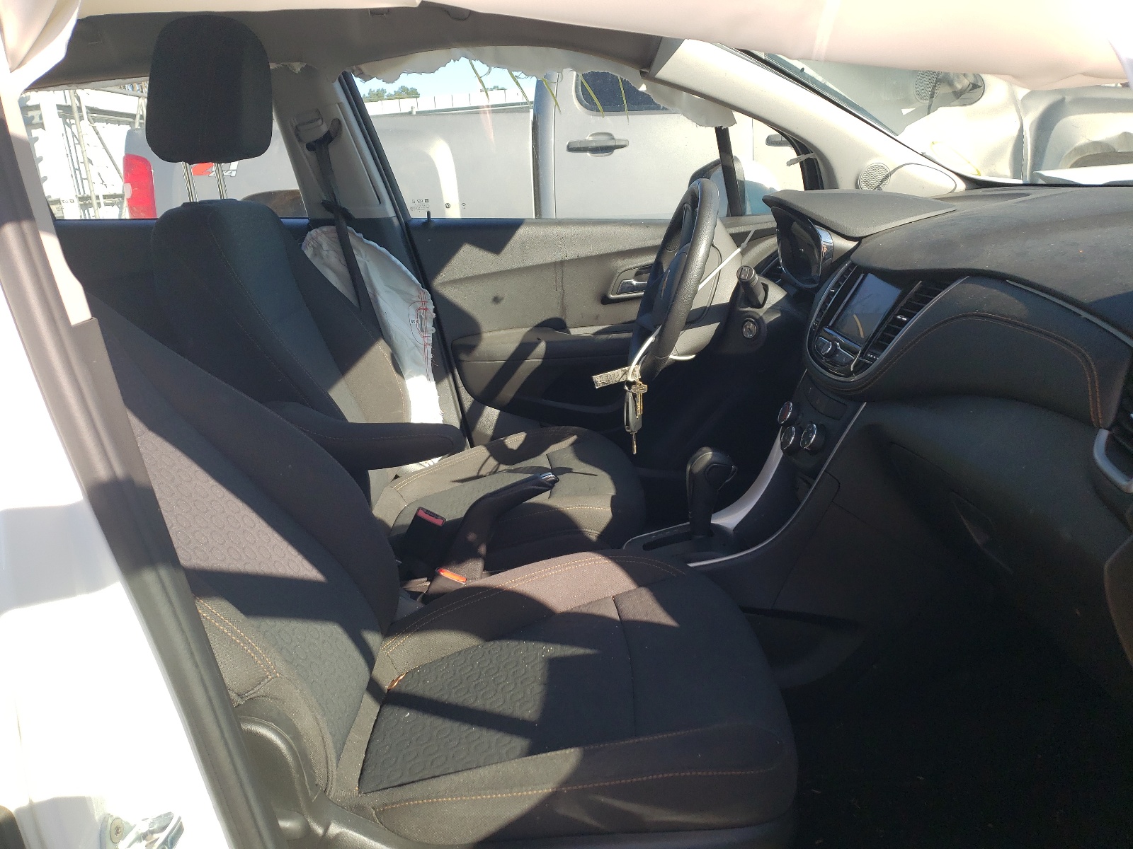 Photo 5 from auction – 2020 CHEVROLET TRAX LS with VIN KL7CJKSB6LB071407