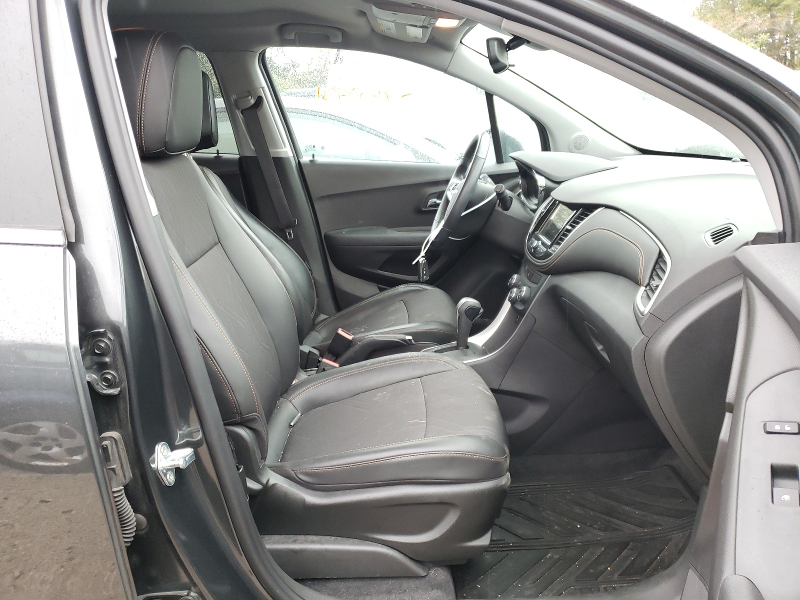 Photo 5 from auction – 2019 CHEVROLET TRAX 1LT with VIN 3GNCJLSB4KL172166