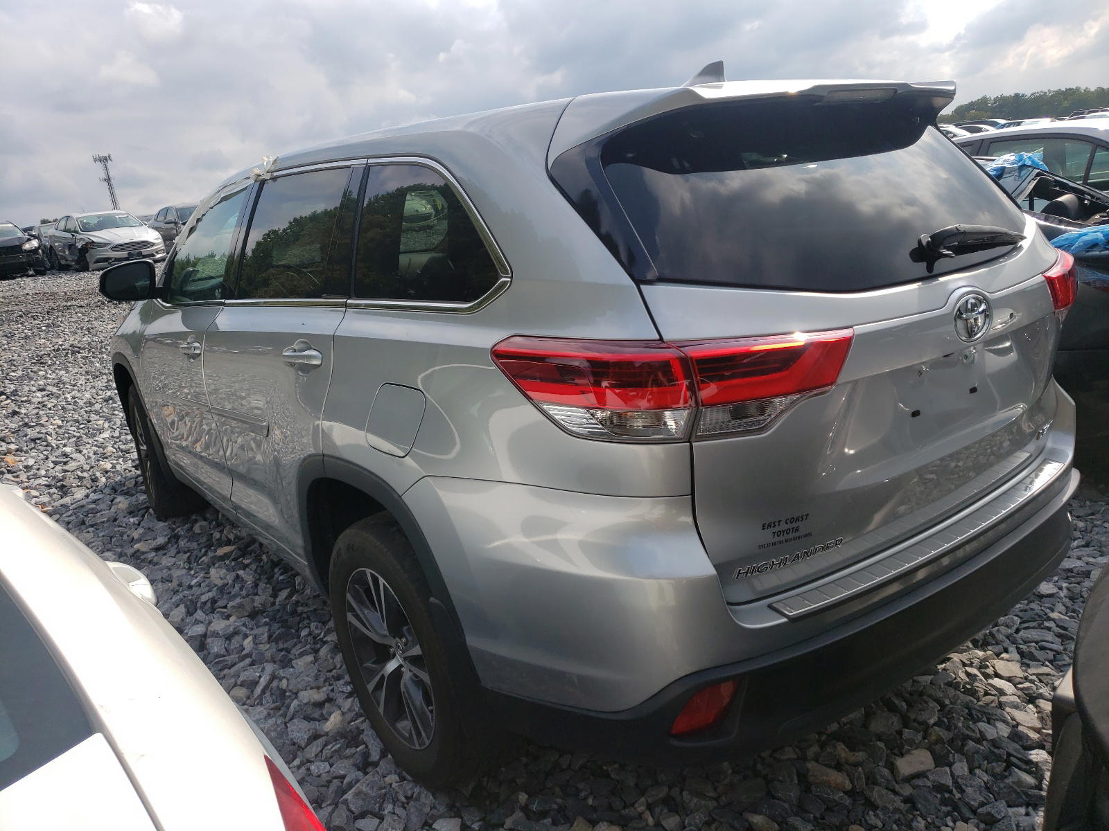 Photo 3 from auction – 2018 TOYOTA HIGHLANDER with VIN 5TDBZRFH9JS809611