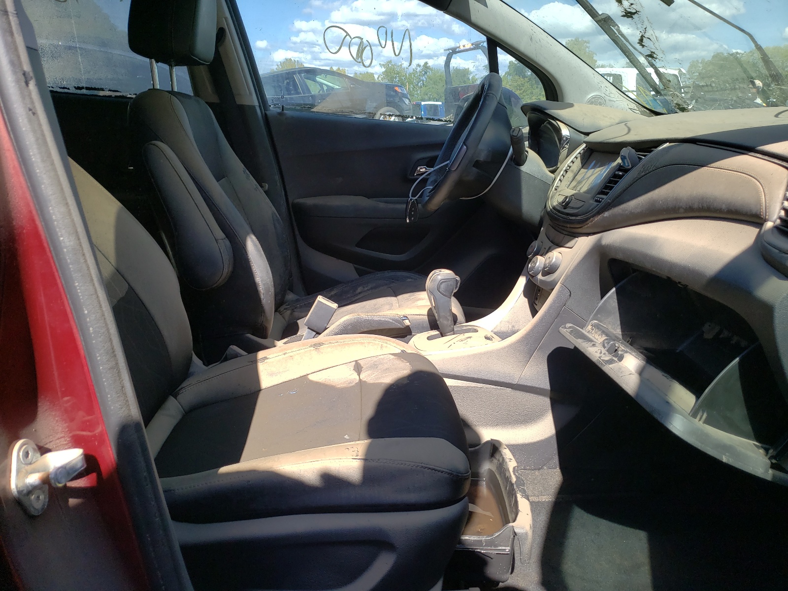 Photo 5 from auction – 2017 CHEVROLET TRAX 1LT with VIN 3GNCJLSB1HL267387