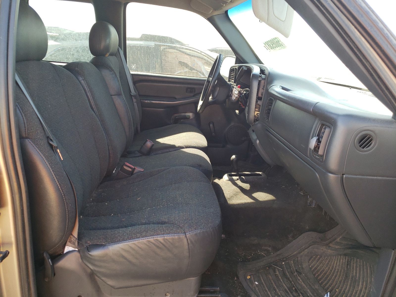 Photo 5 from auction – 1999 CHEVROLET SILVERADO with VIN 1GCEK19T6XZ169934