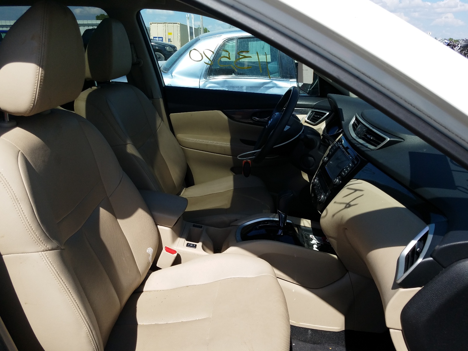Photo 5 from auction – 2016 NISSAN ROGUE S with VIN 5N1AT2MV8GC811451
