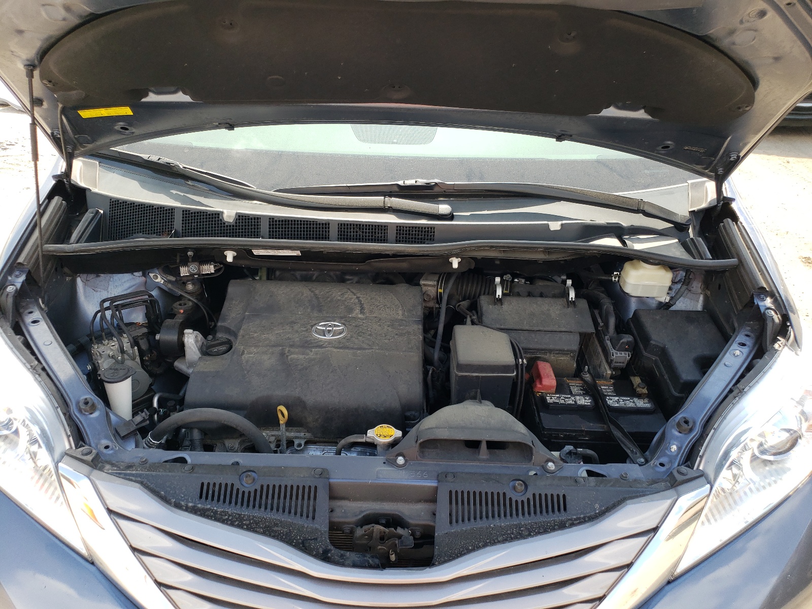 Photo 7 from auction – 2015 TOYOTA SIENNA XLE with VIN 5TDYK3DC3FS679304