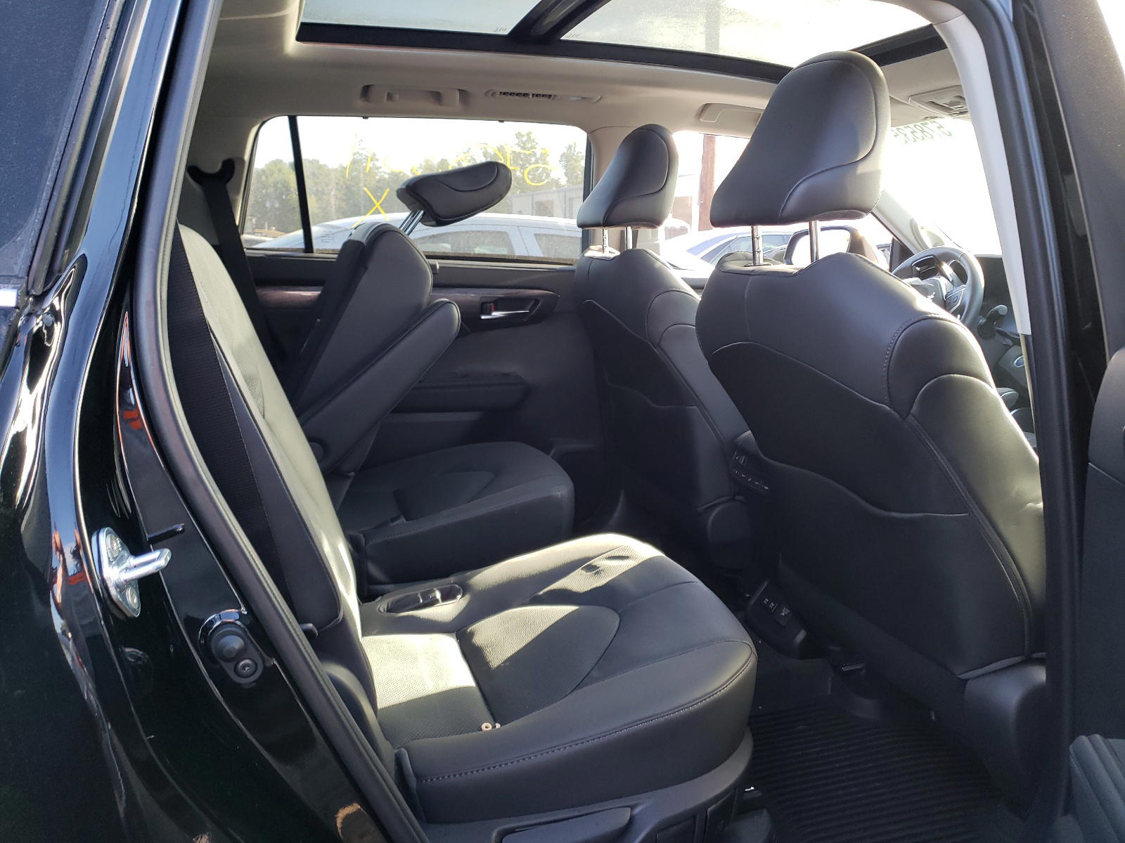 Photo 6 from auction – 2021 TOYOTA HIGHLANDER with VIN 5TDEBRCH1MS051225