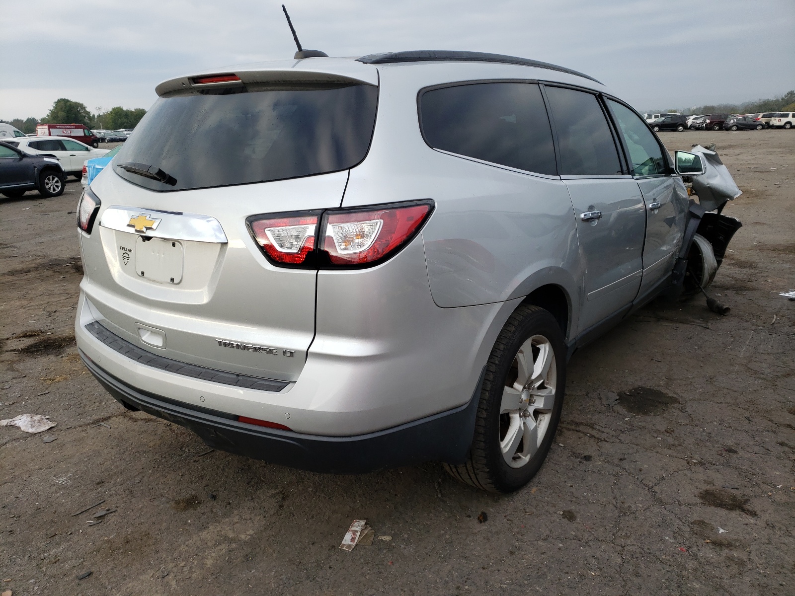 Photo 4 from auction – 2016 CHEVROLET TRAVERSE L with VIN 1GNKRGKD2GJ328216