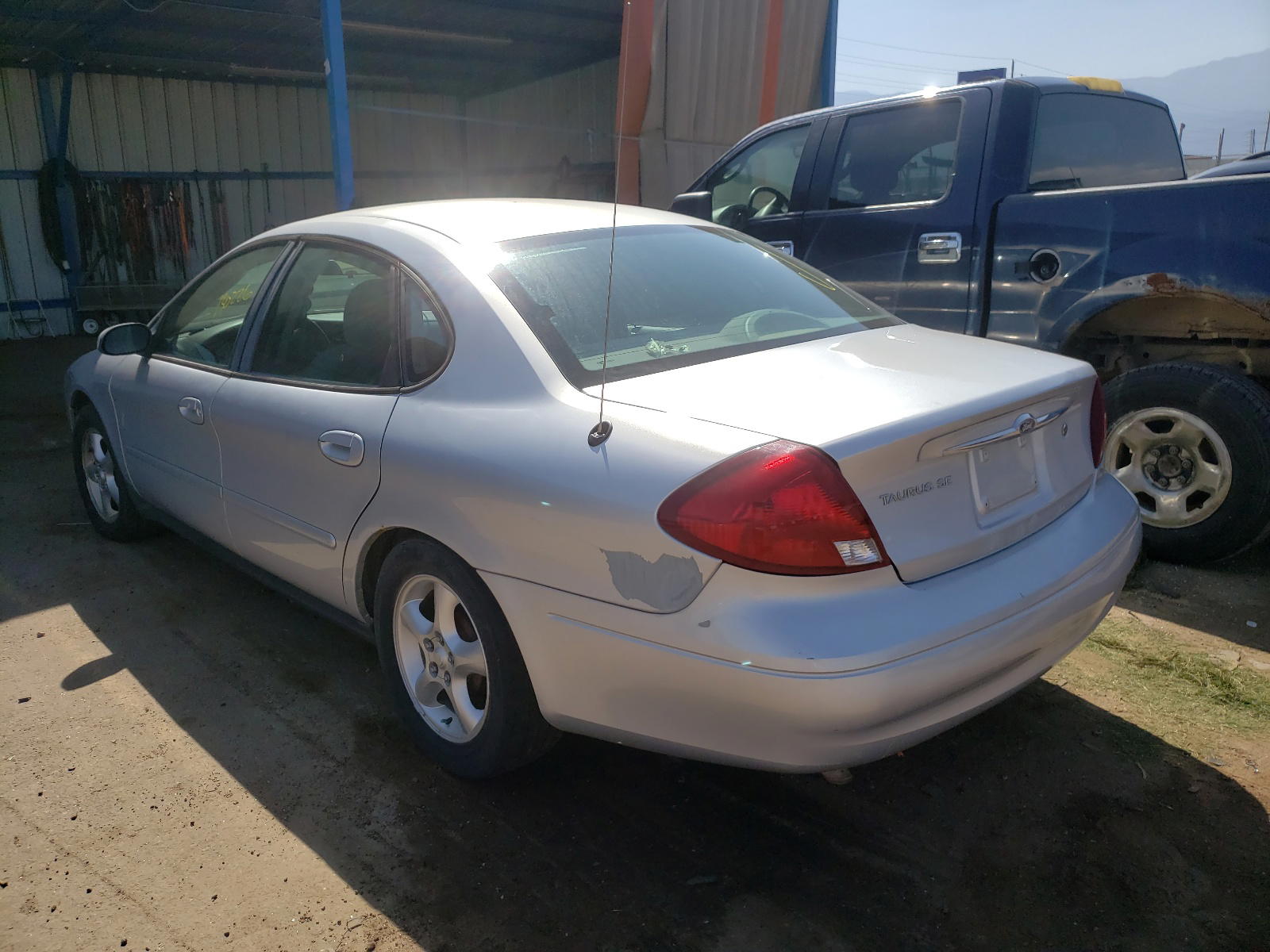 Photo 3 from auction – 2001 FORD TAURUS SE with VIN 1FAFP53U81A200515