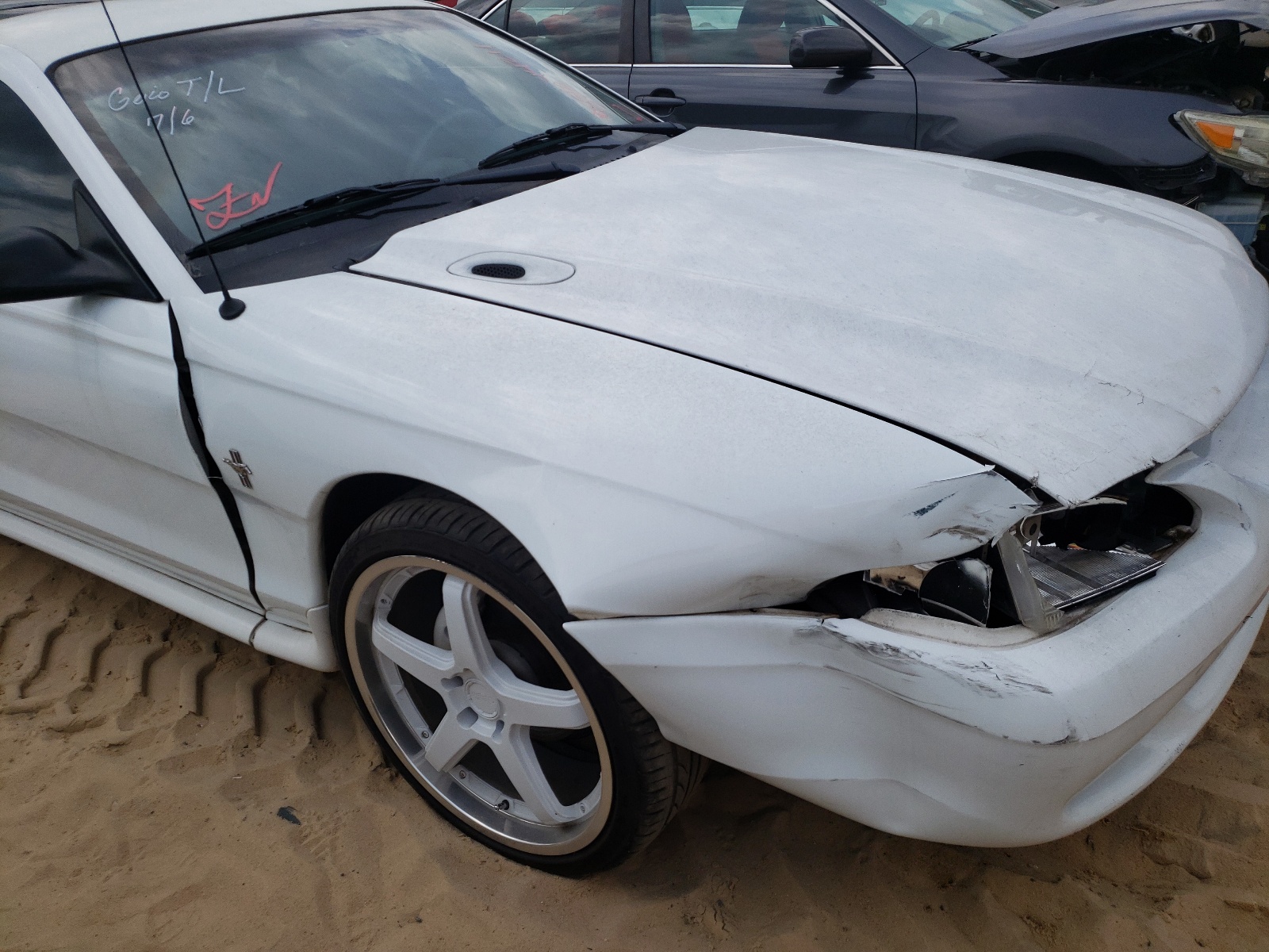 Photo 10 from auction – 1997 FORD MUSTANG with VIN 1FALP4049VF127097