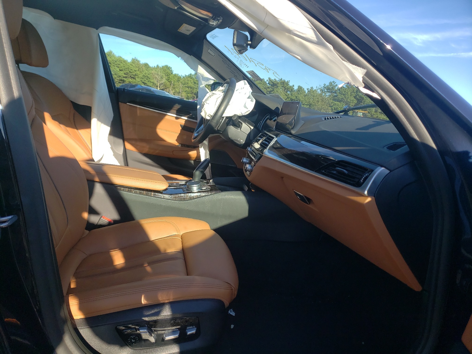Photo 5 from auction – 2019 BMW 540 XI with VIN WBAJE7C56KG892574