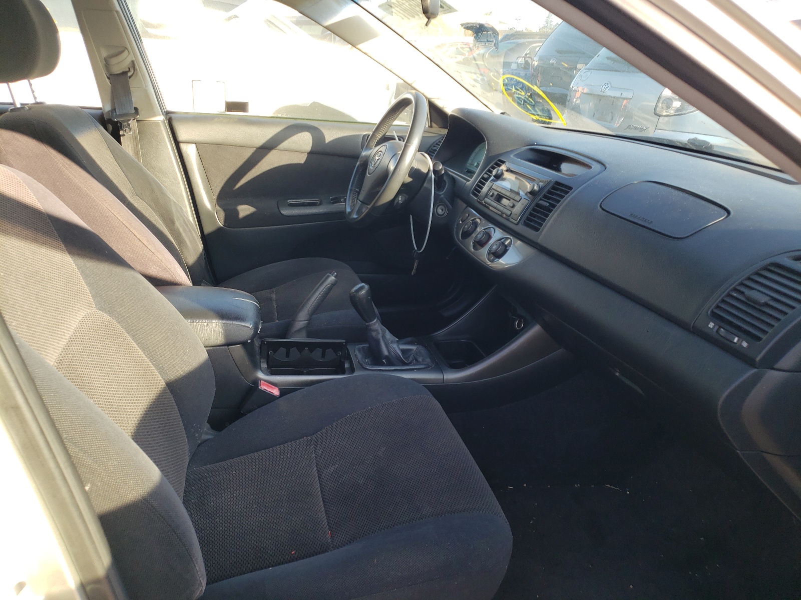 Photo 16 from auction – 2002 TOYOTA CAMRY LE with VIN JTDBE32K620066839