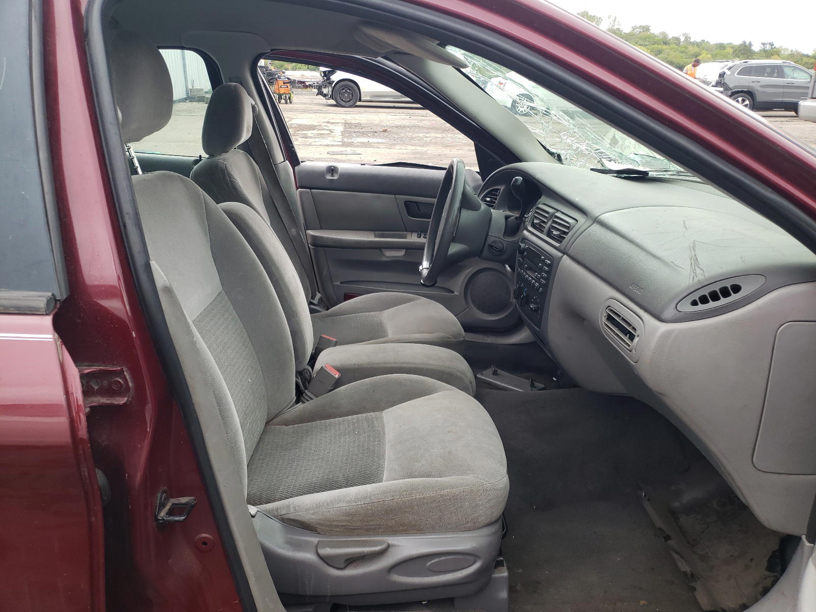 Photo 5 from auction – 2005 FORD TAURUS SE with VIN 1FAFP53UX5A102091