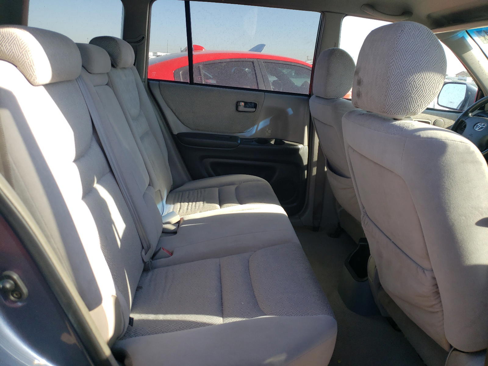 Photo 6 from auction – 2002 TOYOTA HIGHLANDER with VIN JTEHF21A020047466