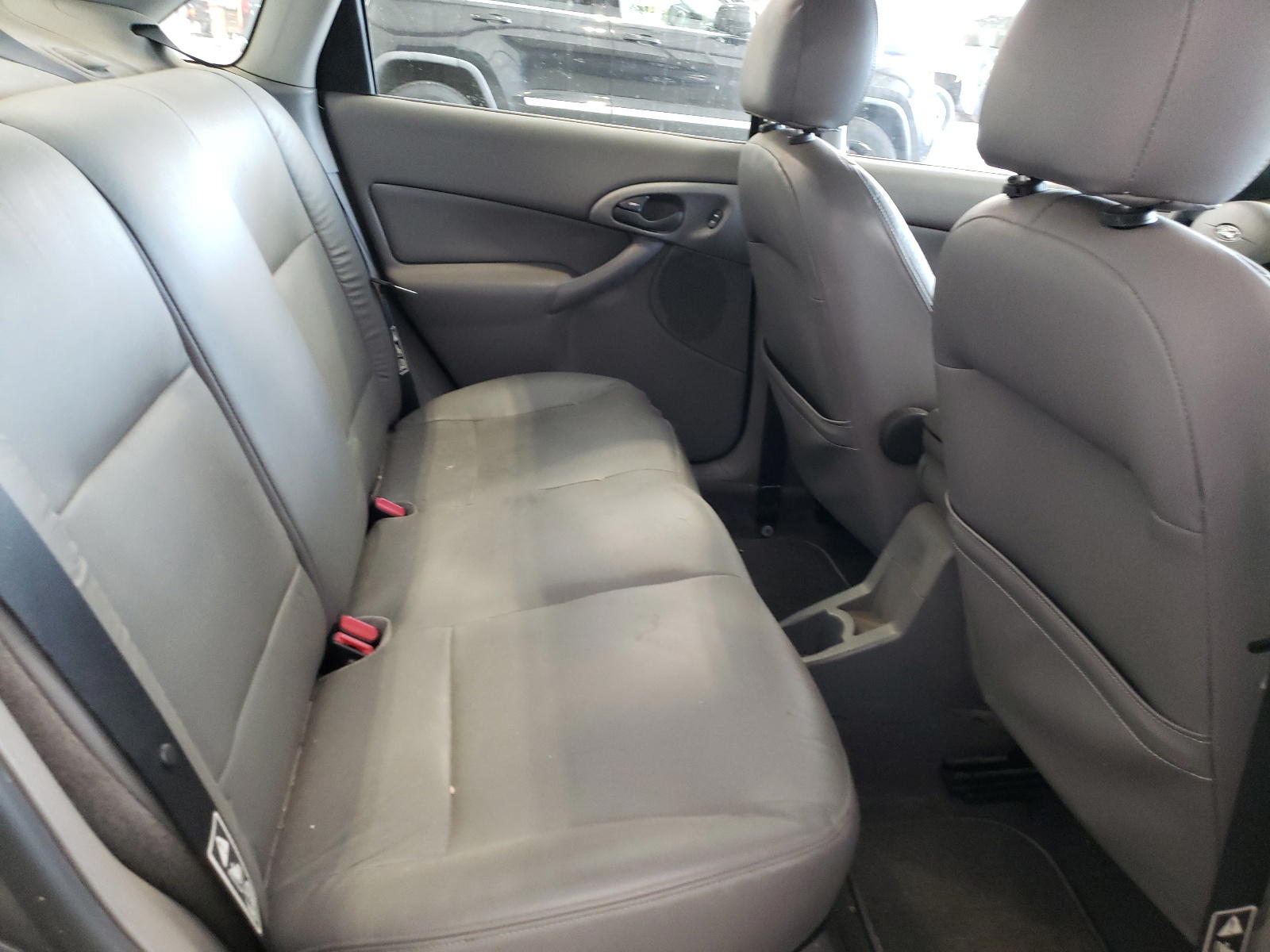 Photo 6 from auction – 2002 FORD FOCUS with VIN 1FAFP38312W199054