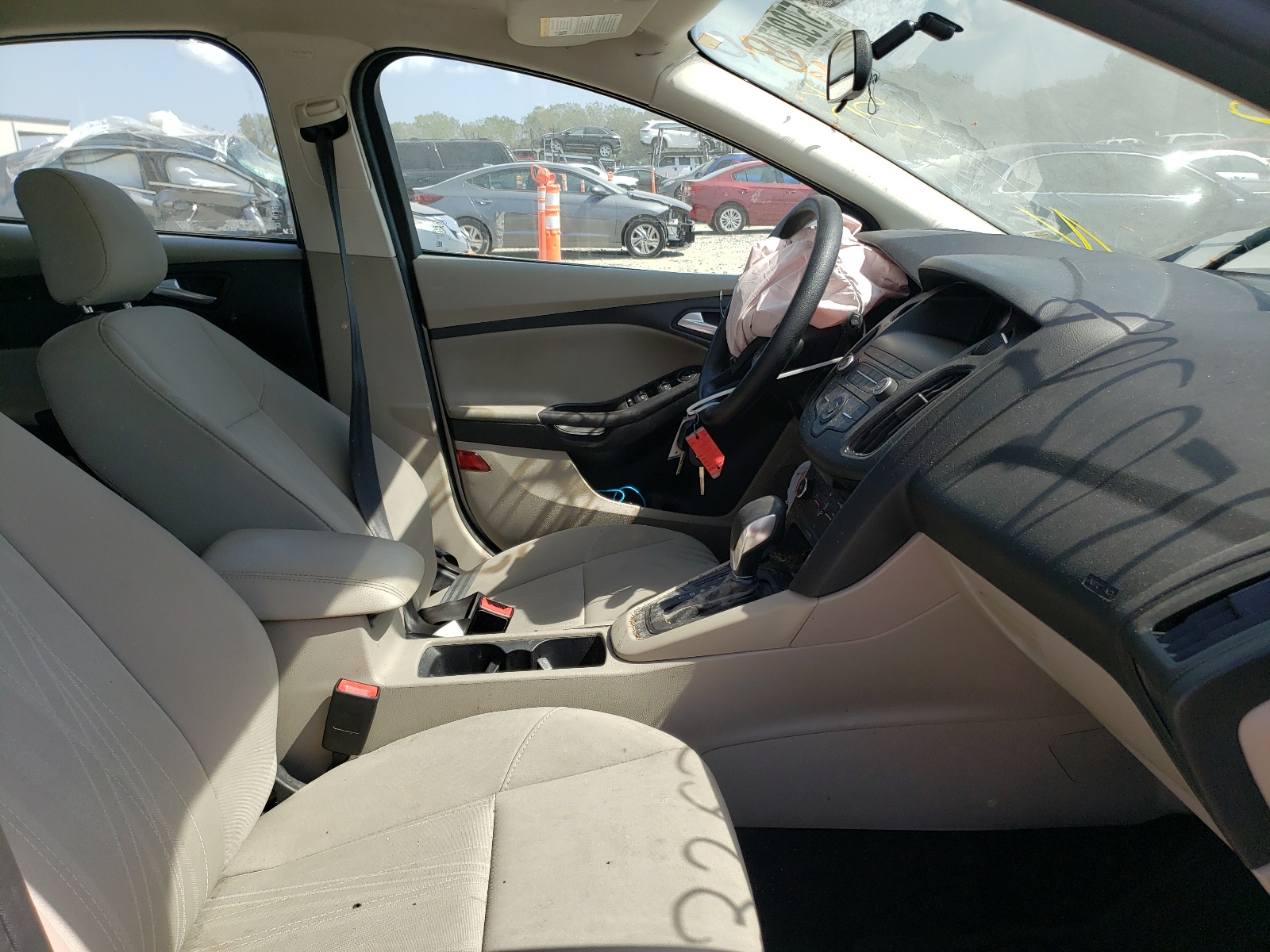 Zdjęcie 5 z aukcji – 2018 FORD FOCUS SE z VIN 1FADP3K2XJL326388