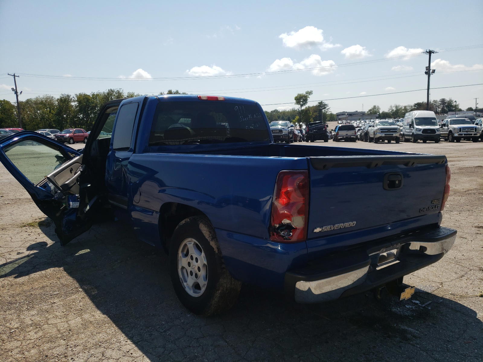 Photo 3 from auction – 2003 CHEVROLET SILVERADO with VIN 2GCEC19V731297357