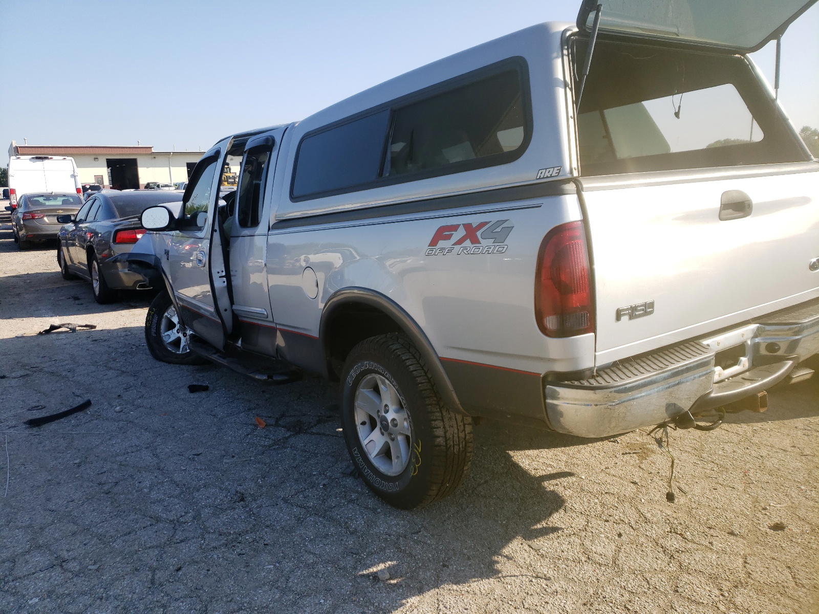Photo 3 from auction – 2002 FORD F150 with VIN 2FTRX18L52CA74503