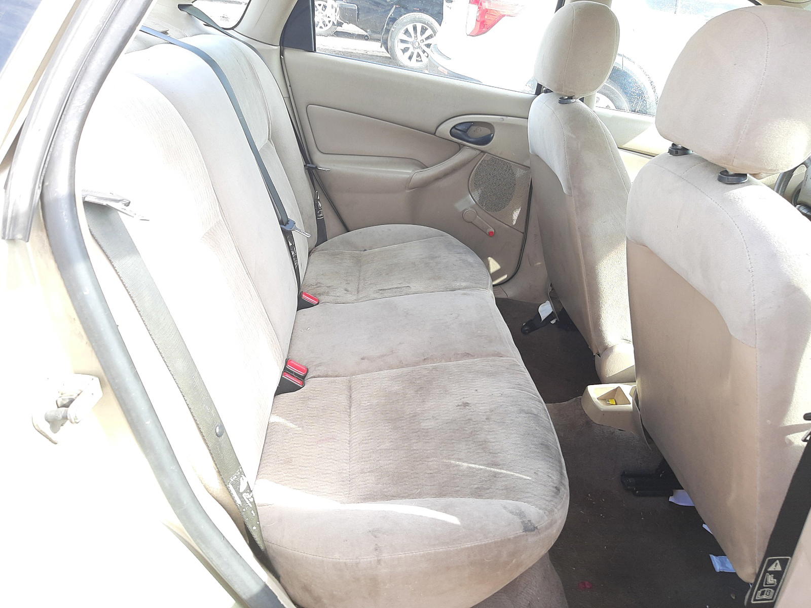 Photo 6 from auction – 2000 FORD FOCUS SE with VIN 1FAFP3431YW401275