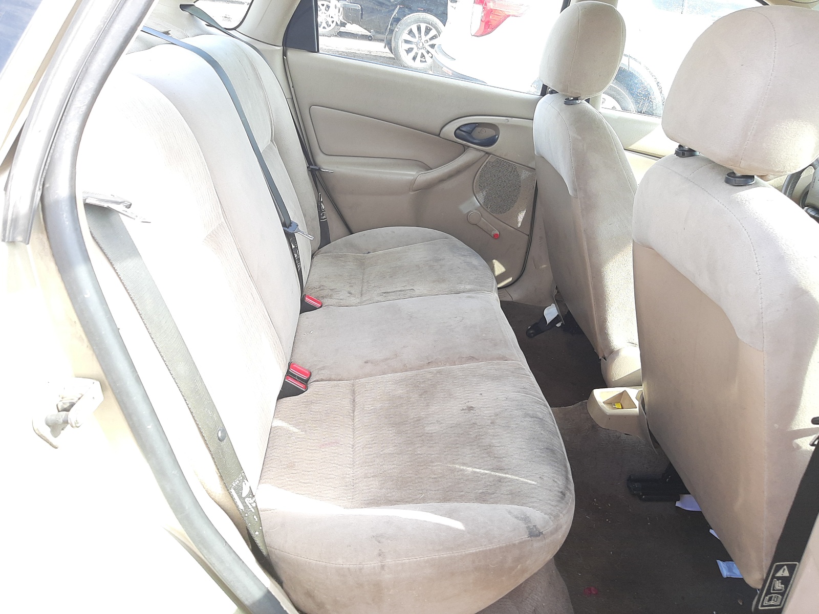 صورة رقم 6 من المزاد - 2000 FORD FOCUS SE مع VIN 1FAFP3431YW401275