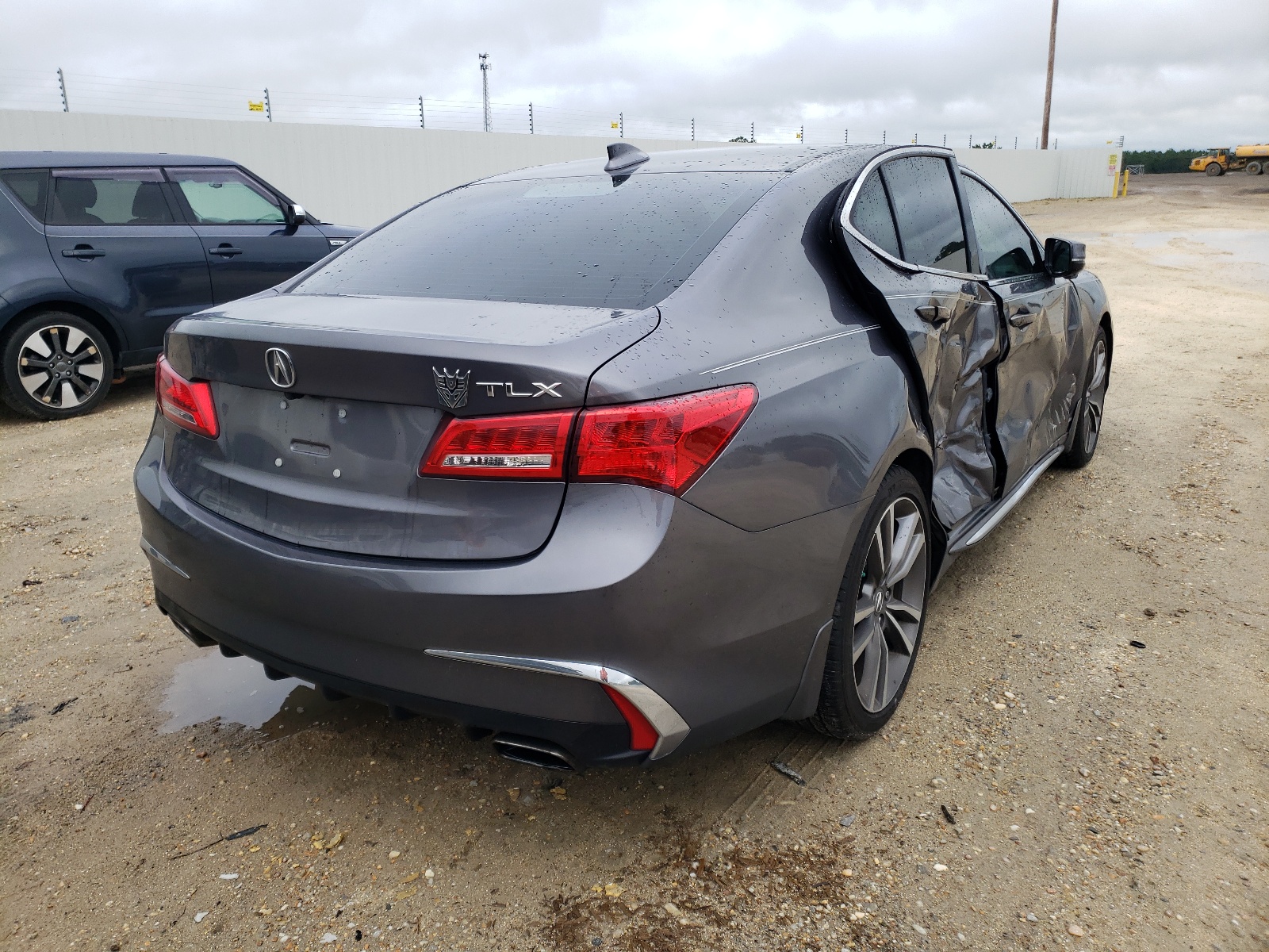 Photo 4 from auction – 2020 ACURA TLX TECHNO with VIN 19UUB2F49LA004517