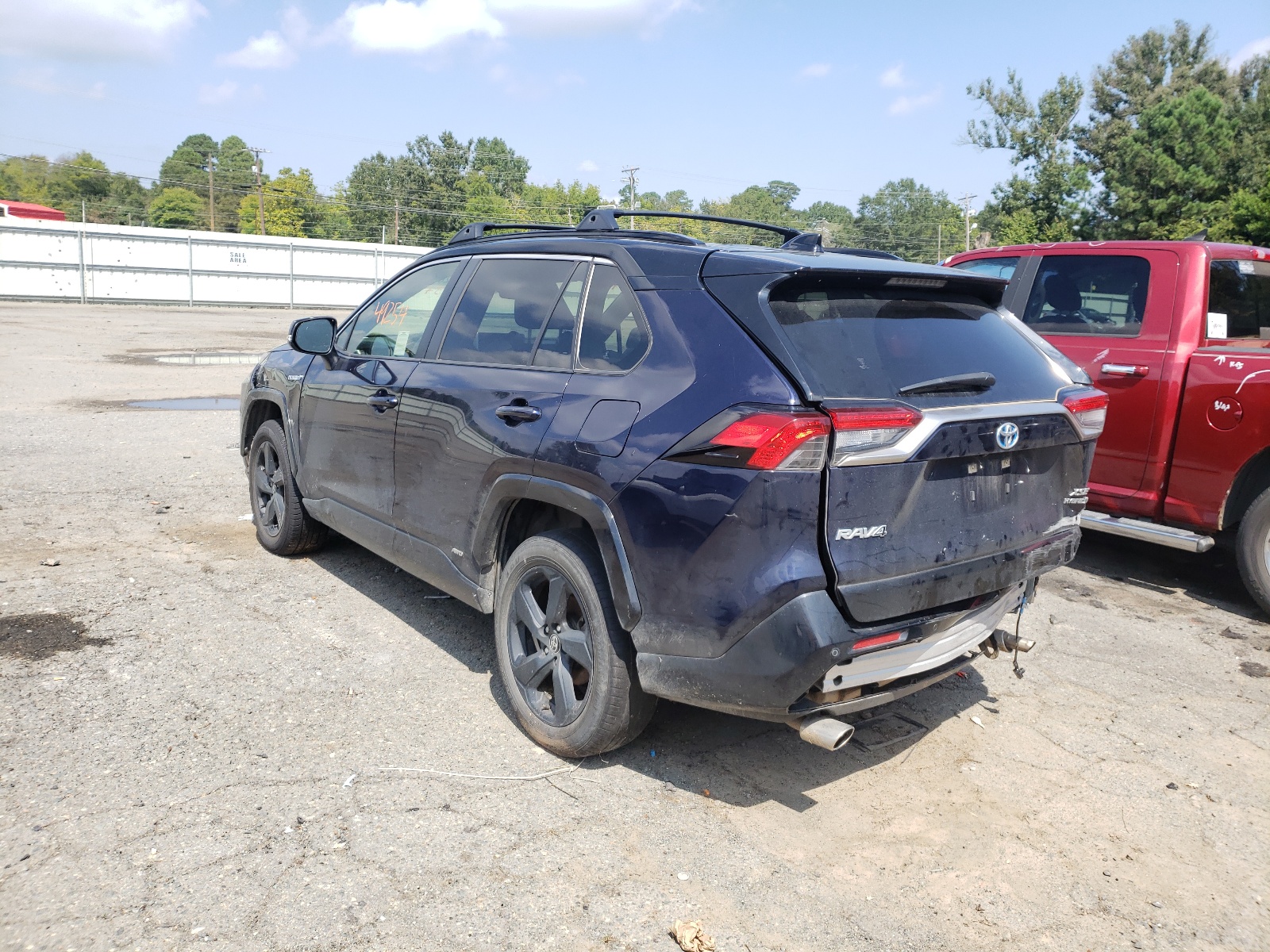 Photo 3 from auction – 2020 TOYOTA RAV4 XSE with VIN JTMEWRFV2LJ037979