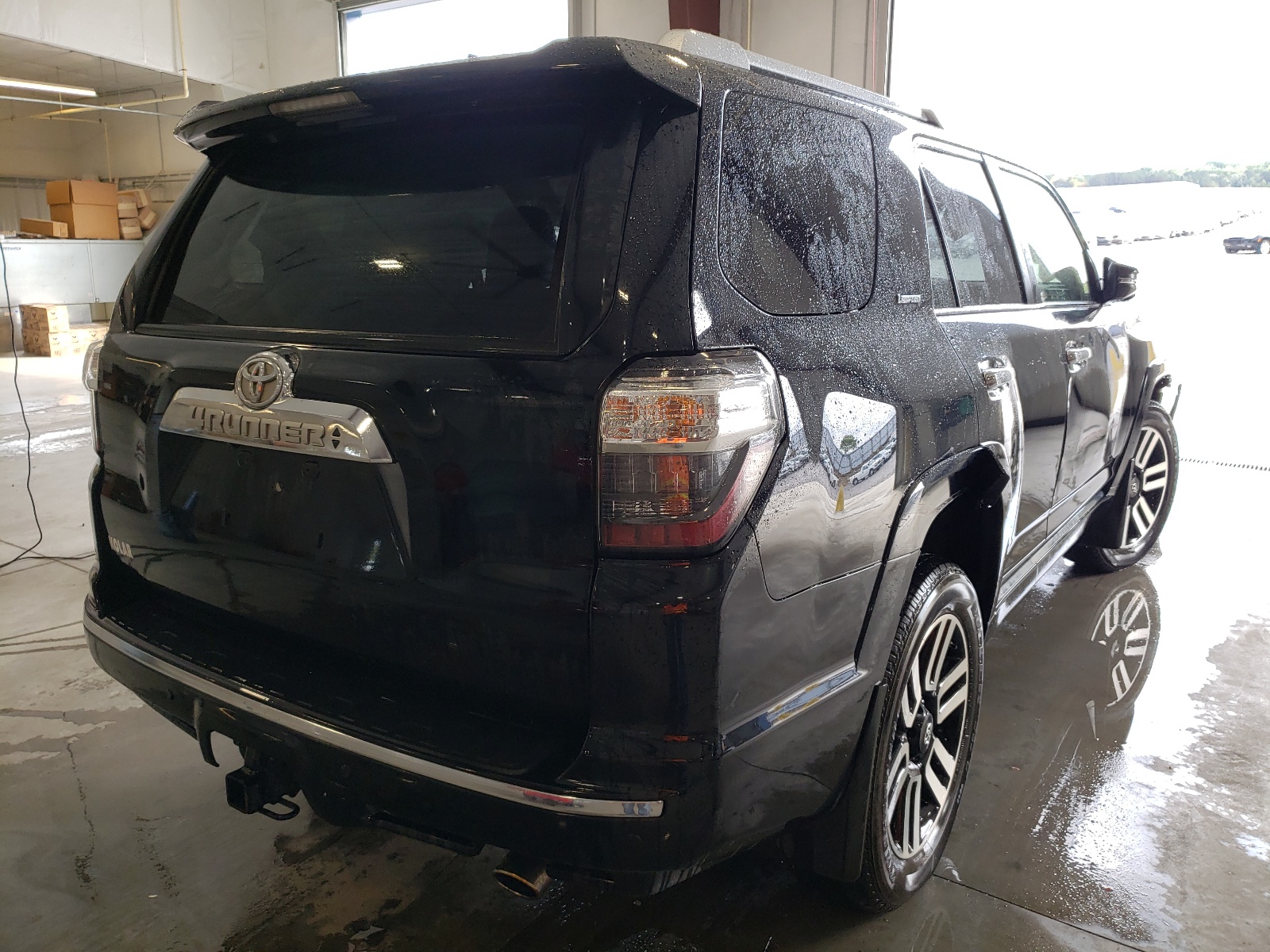 Photo 4 from auction – 2018 TOYOTA 4RUNNER SR with VIN JTEBU5JR3J5532950