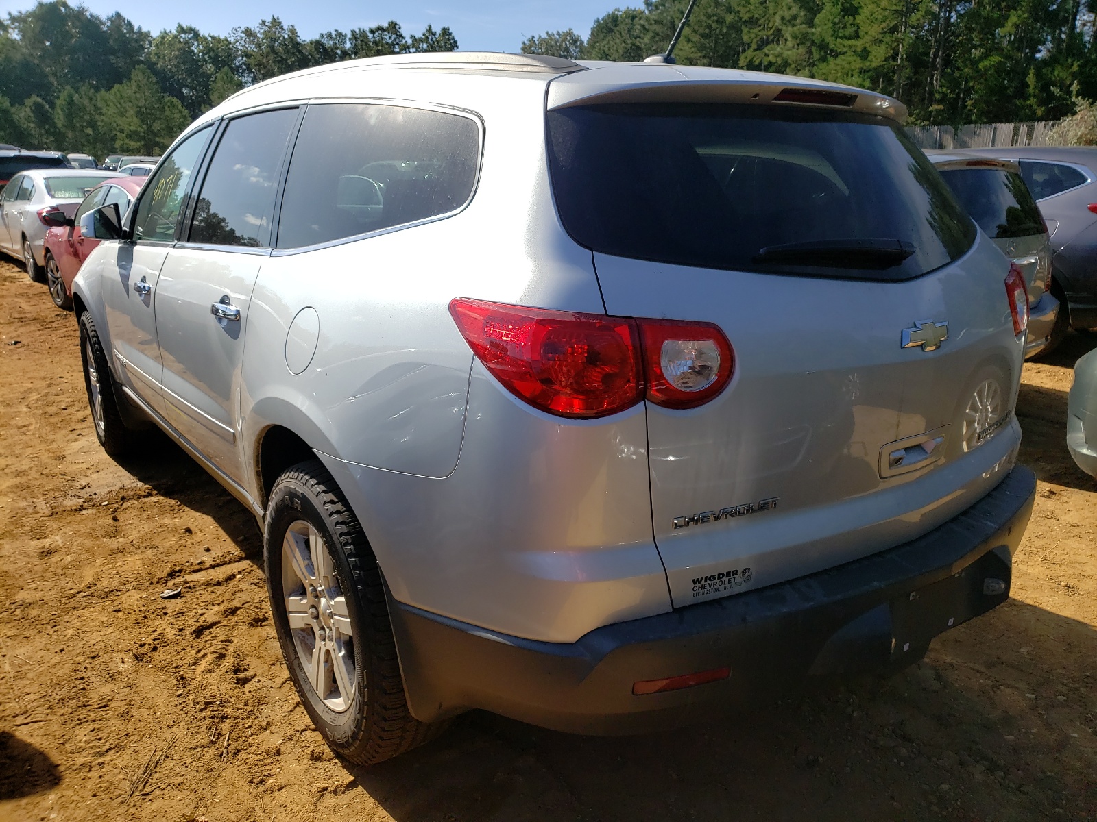 Photo 3 from auction – 2009 CHEVROLET TRAVERSE L with VIN 1GNEV23D19S158602