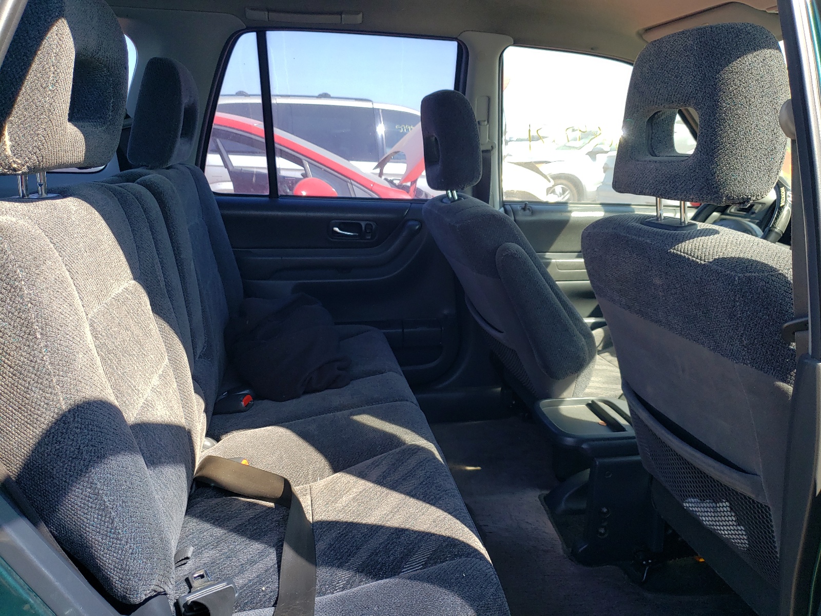 Photo 6 from auction – 1999 HONDA CR-V with VIN JHLRD1868XC084915