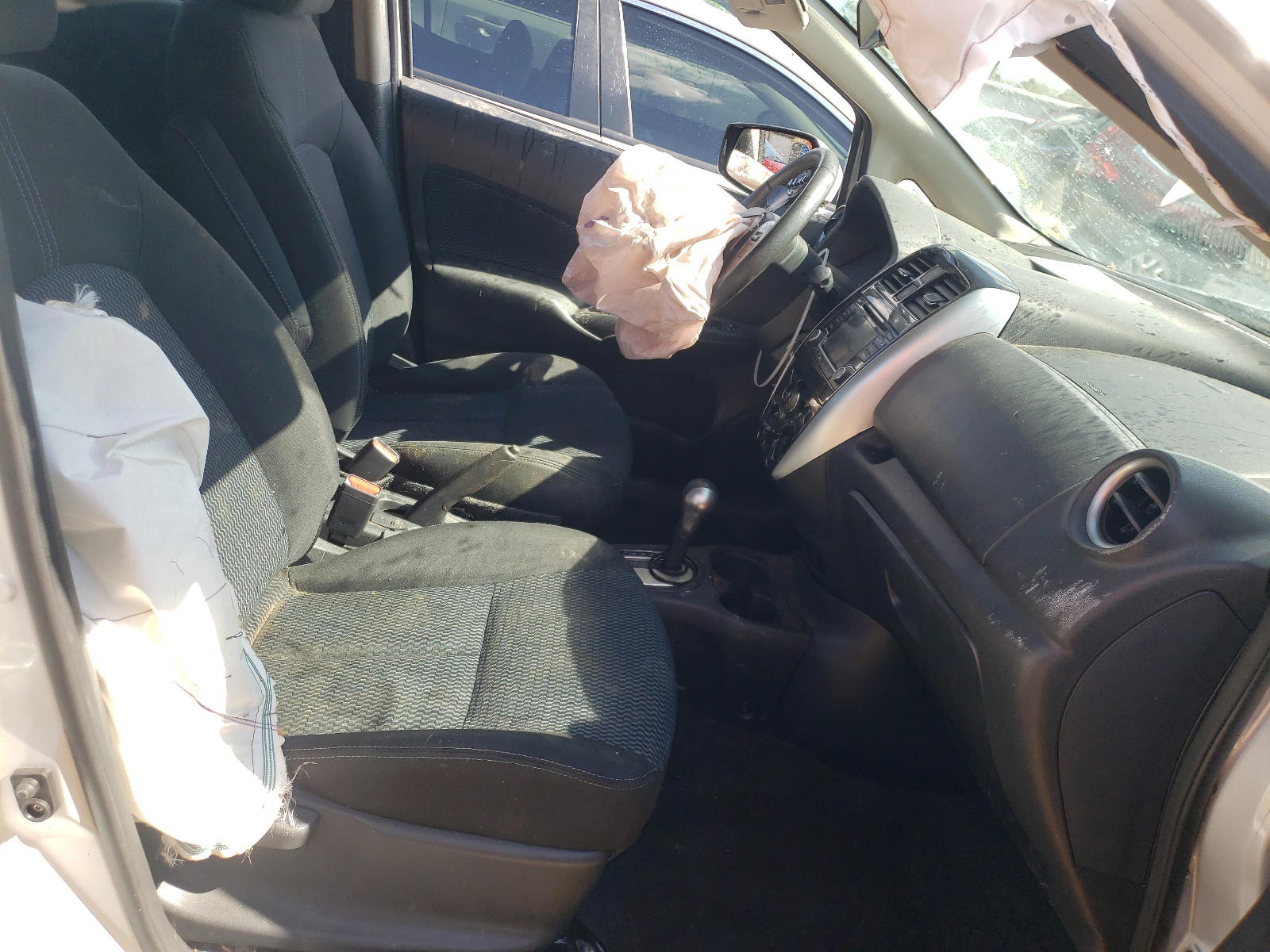 Photo 5 from auction – 2016 NISSAN VERSA NOTE with VIN 3N1CE2CP4GL398574