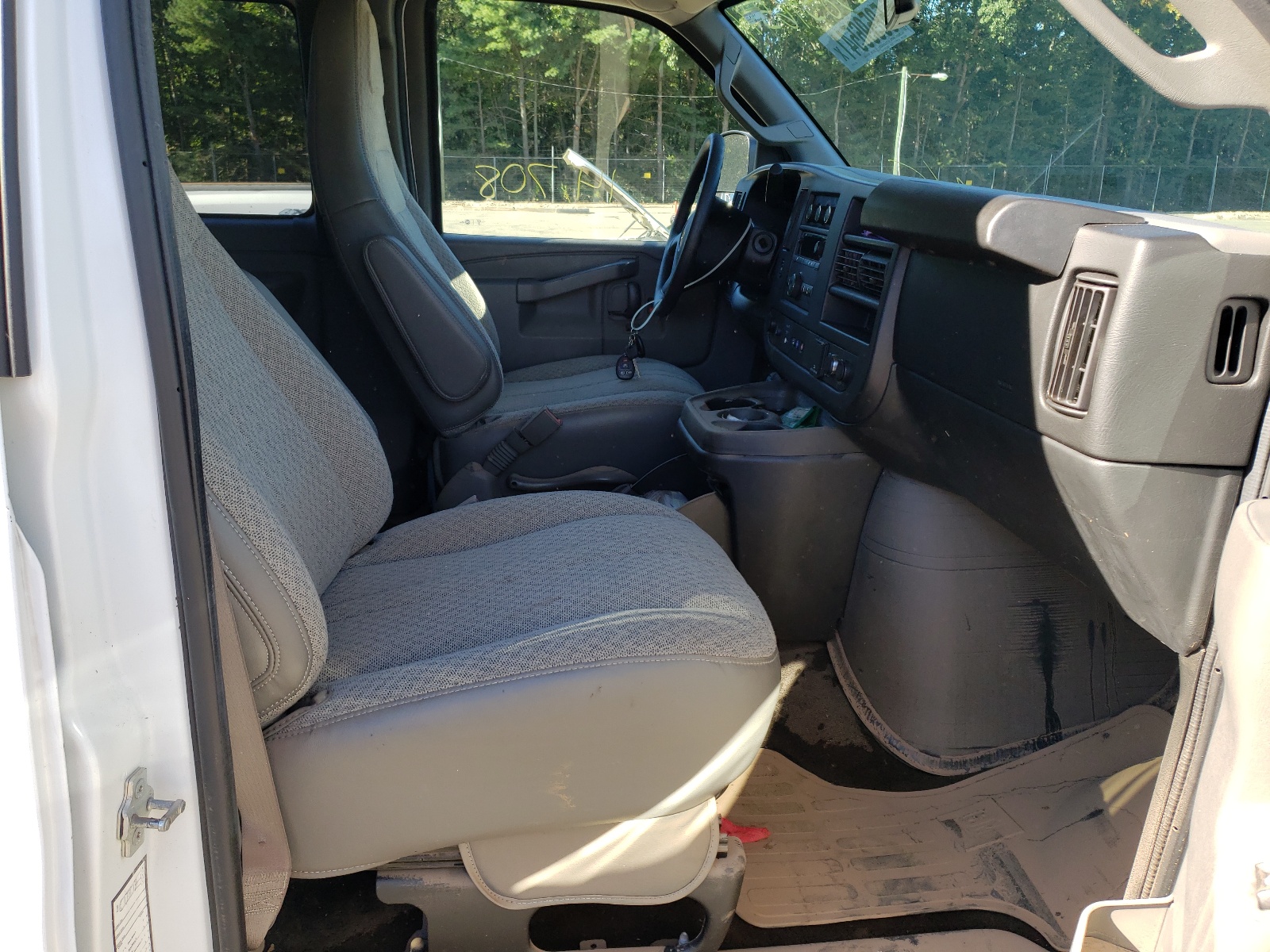 Photo 5 from auction – 2017 CHEVROLET EXPRESS G3 with VIN 1GAZGMFG1H1225170