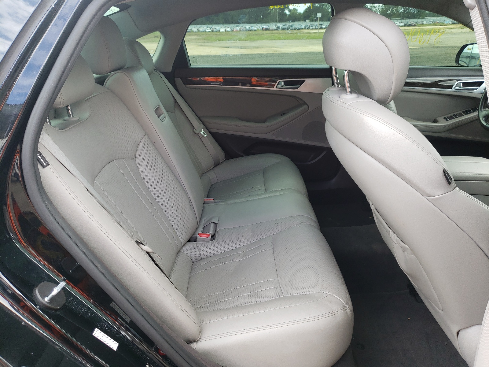 Photo 6 from auction – 2015 HYUNDAI GENESIS 3. with VIN KMHGN4JEXFU083564