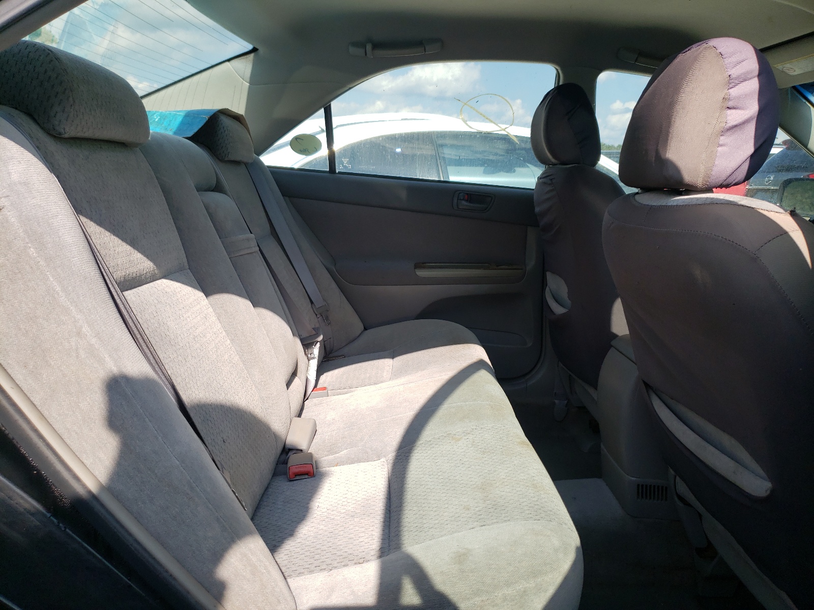 Photo 6 from auction – 2003 TOYOTA CAMRY with VIN 4T1BE32KX3U167842